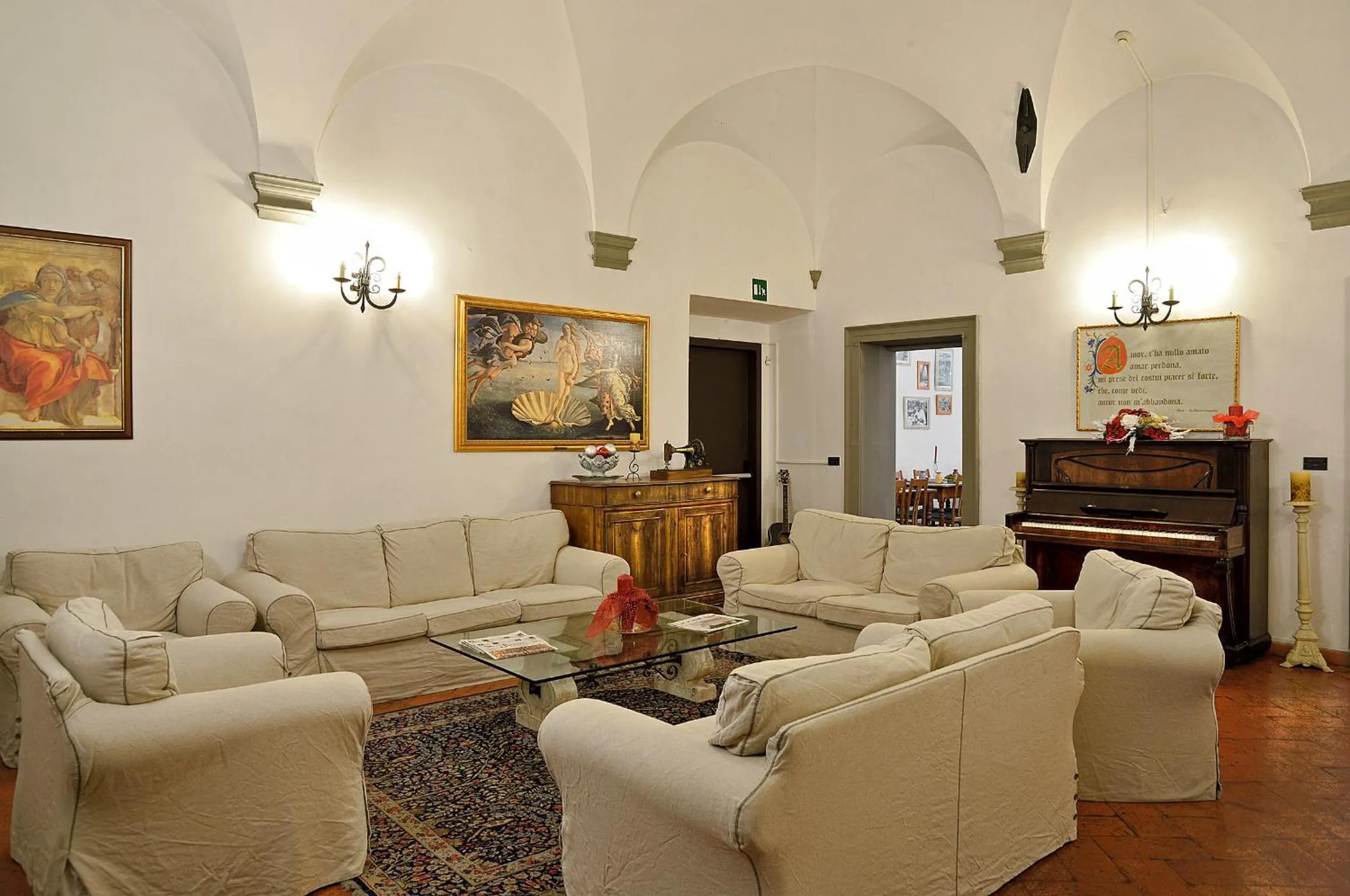 Communal lounge/ TV room in Hotel Vasari