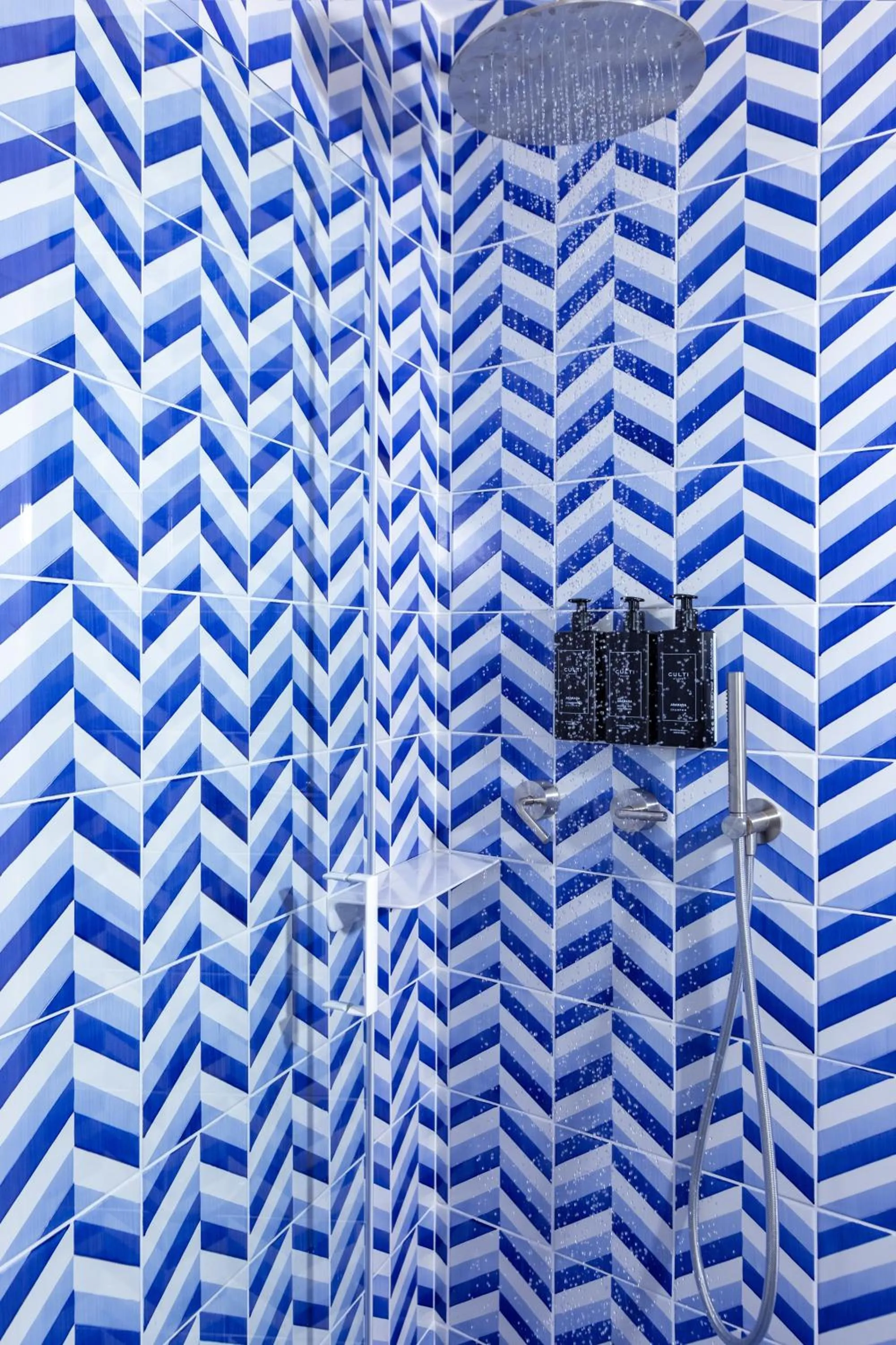 Shower in Casa Giafari