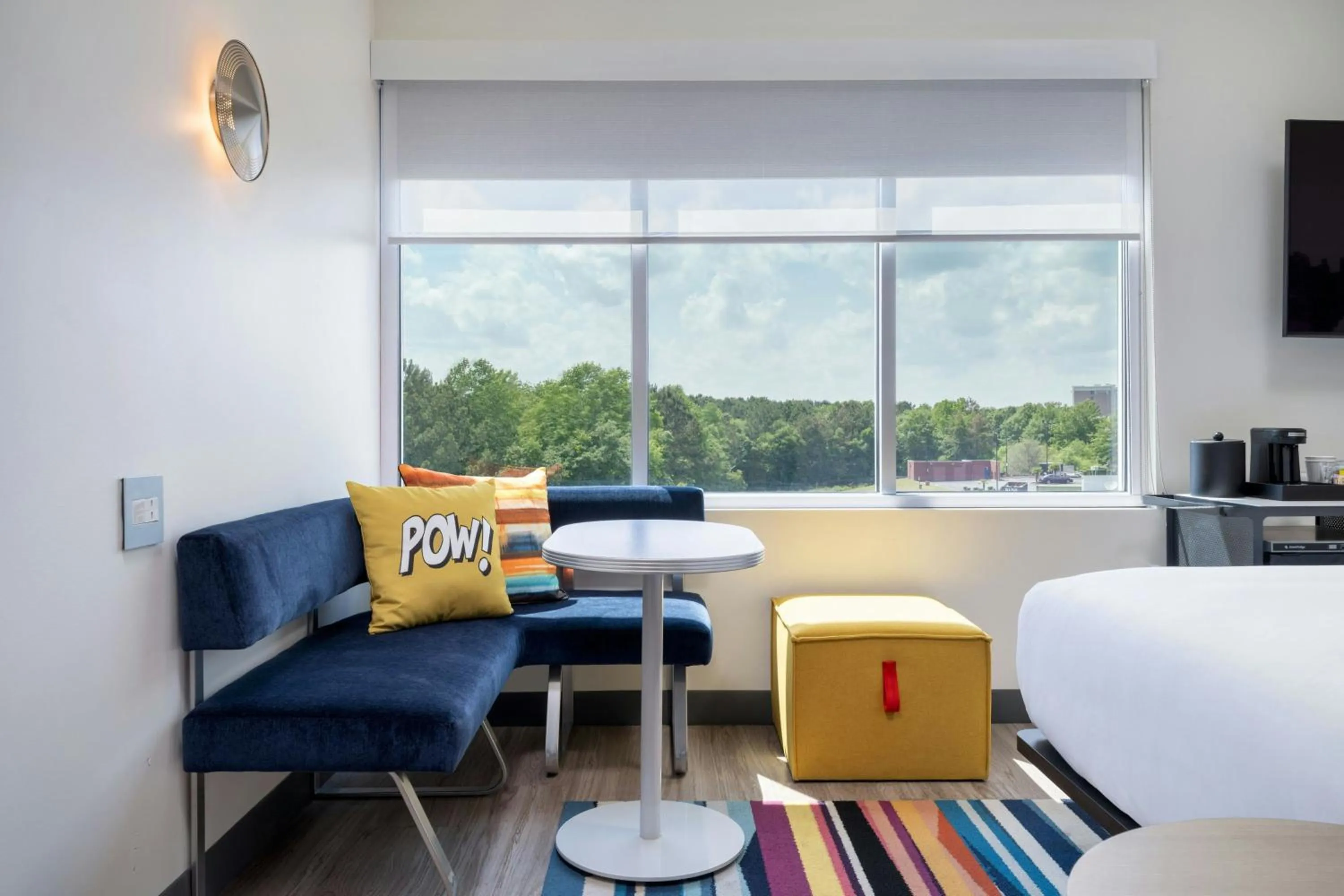 Photo of the whole room, Bed in Aloft Florence