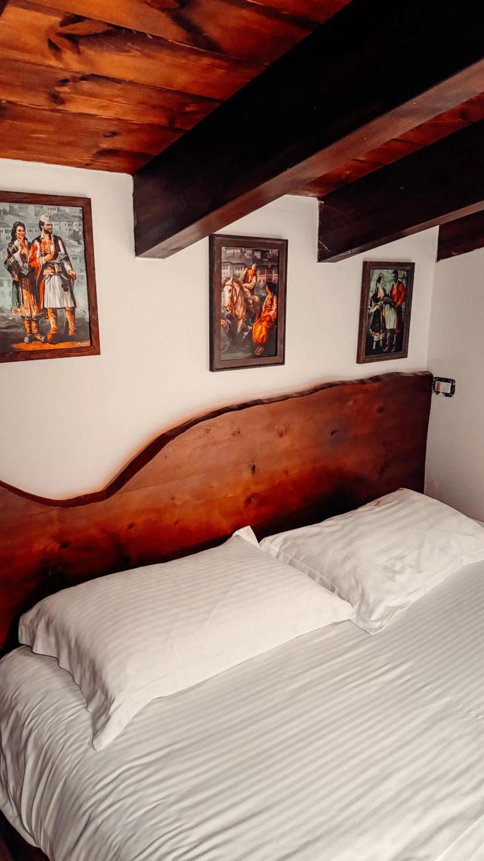 Bedroom, Bed in Tradita e Beratit