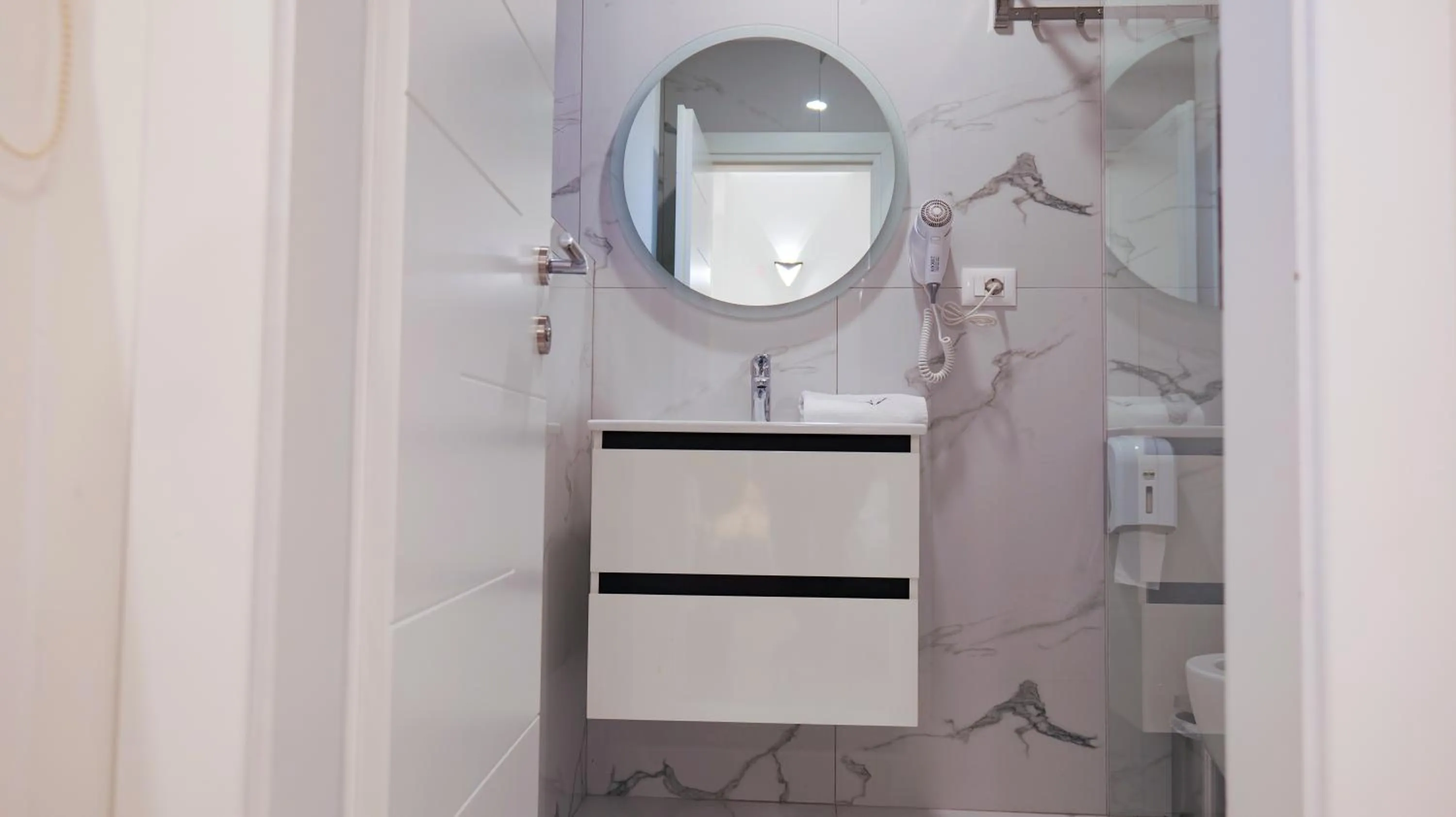 Shower in 313 Villa City Center