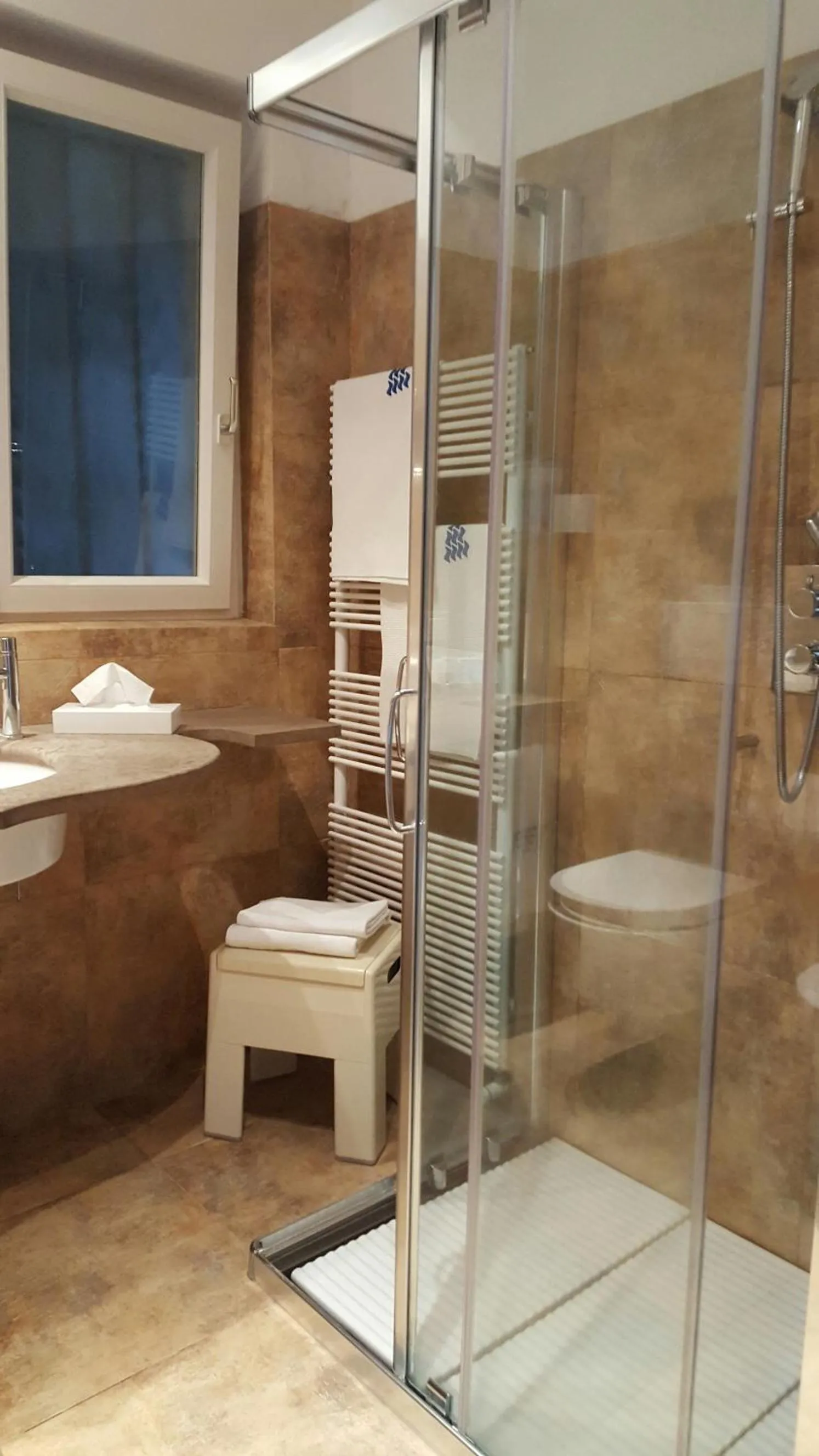 Bathroom in Albergo Del Lago