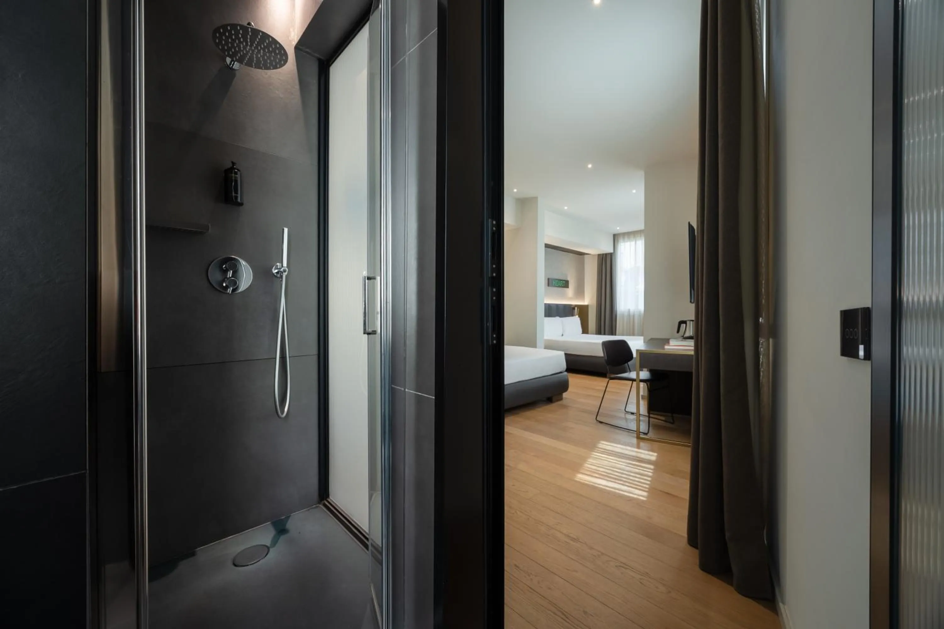 Shower, Bed in The Market Urban Hotel