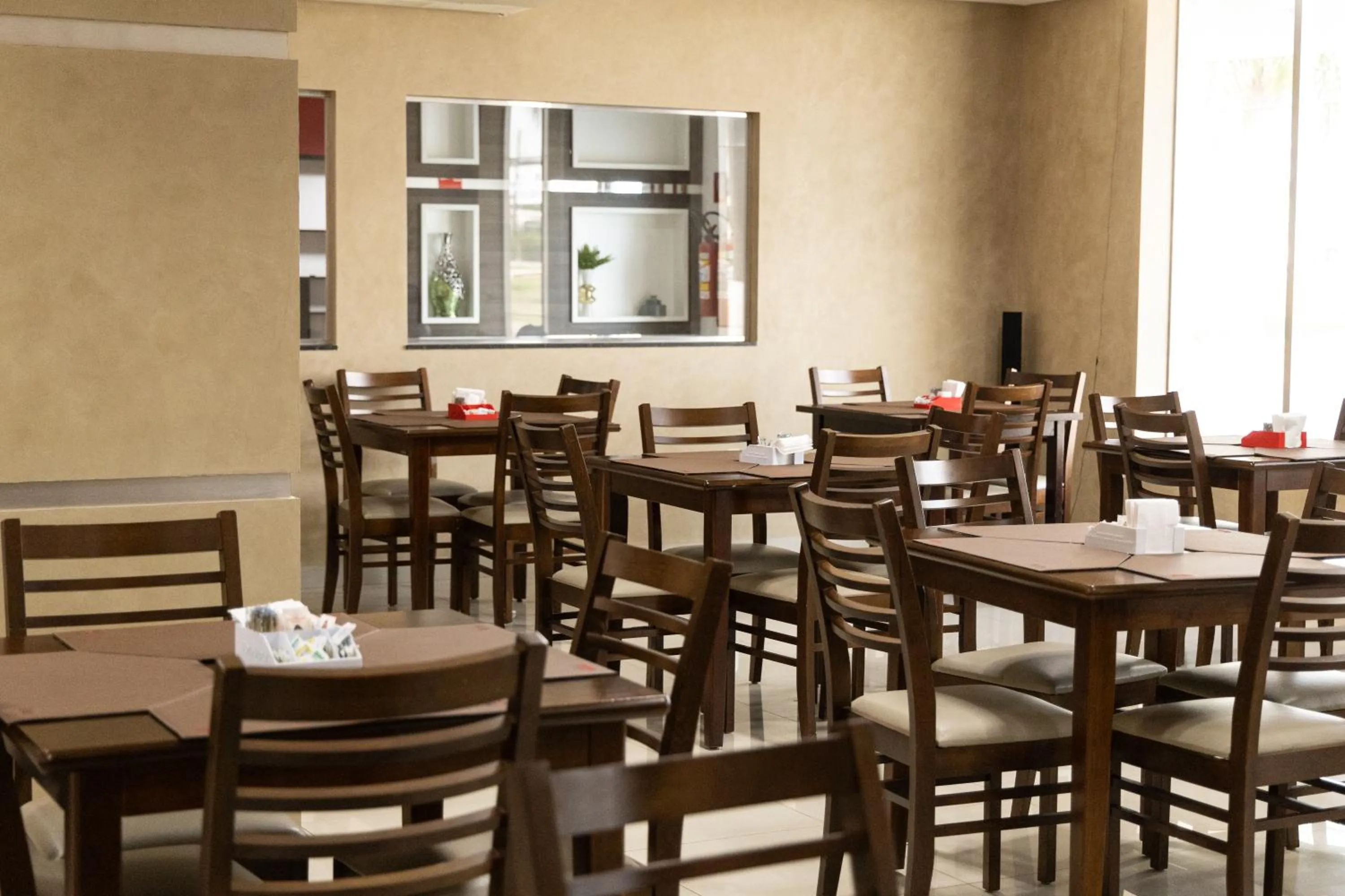 Restaurant/places to eat in Tezla Hotel