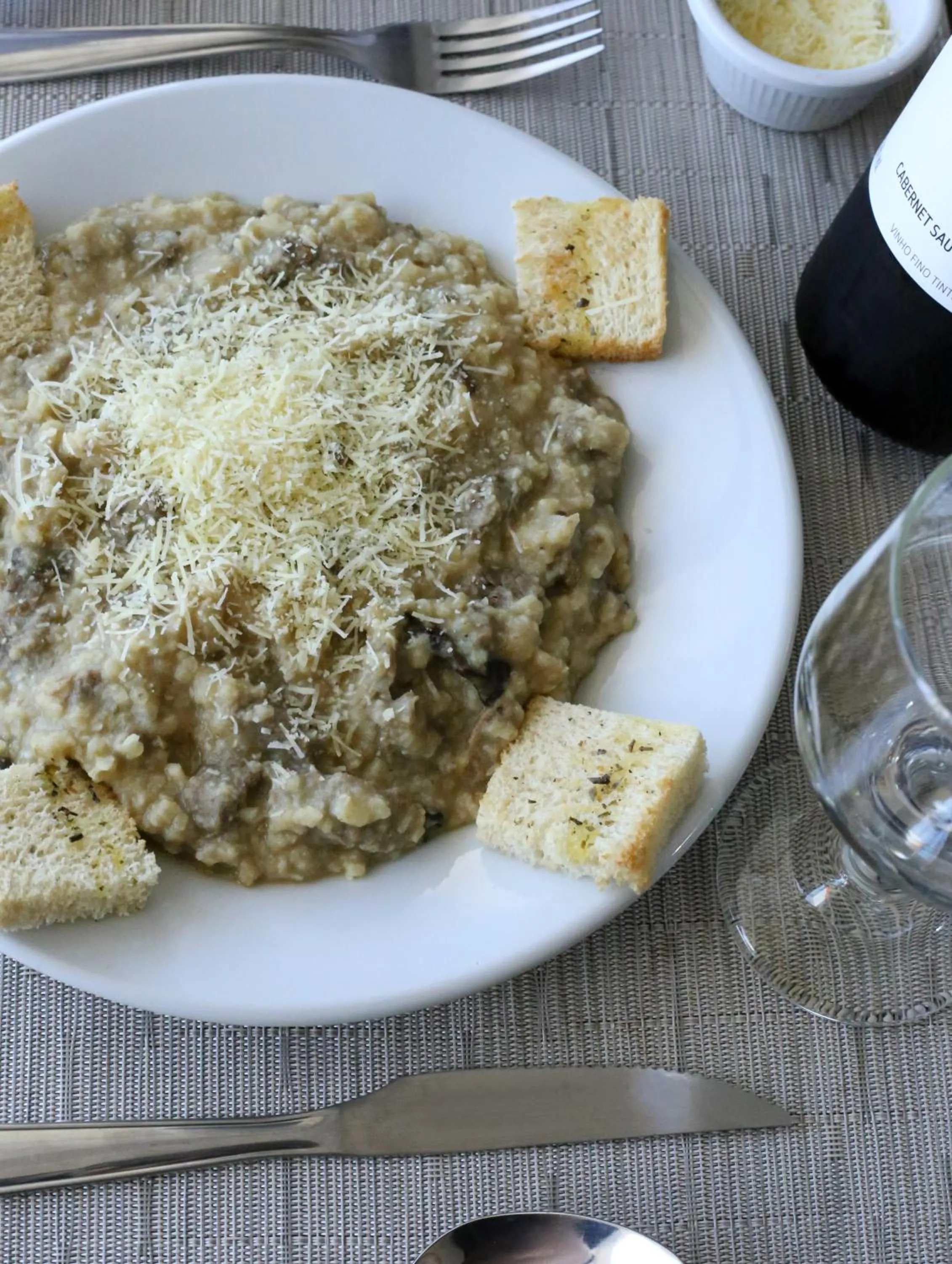 Food and drinks in Tezla Hotel