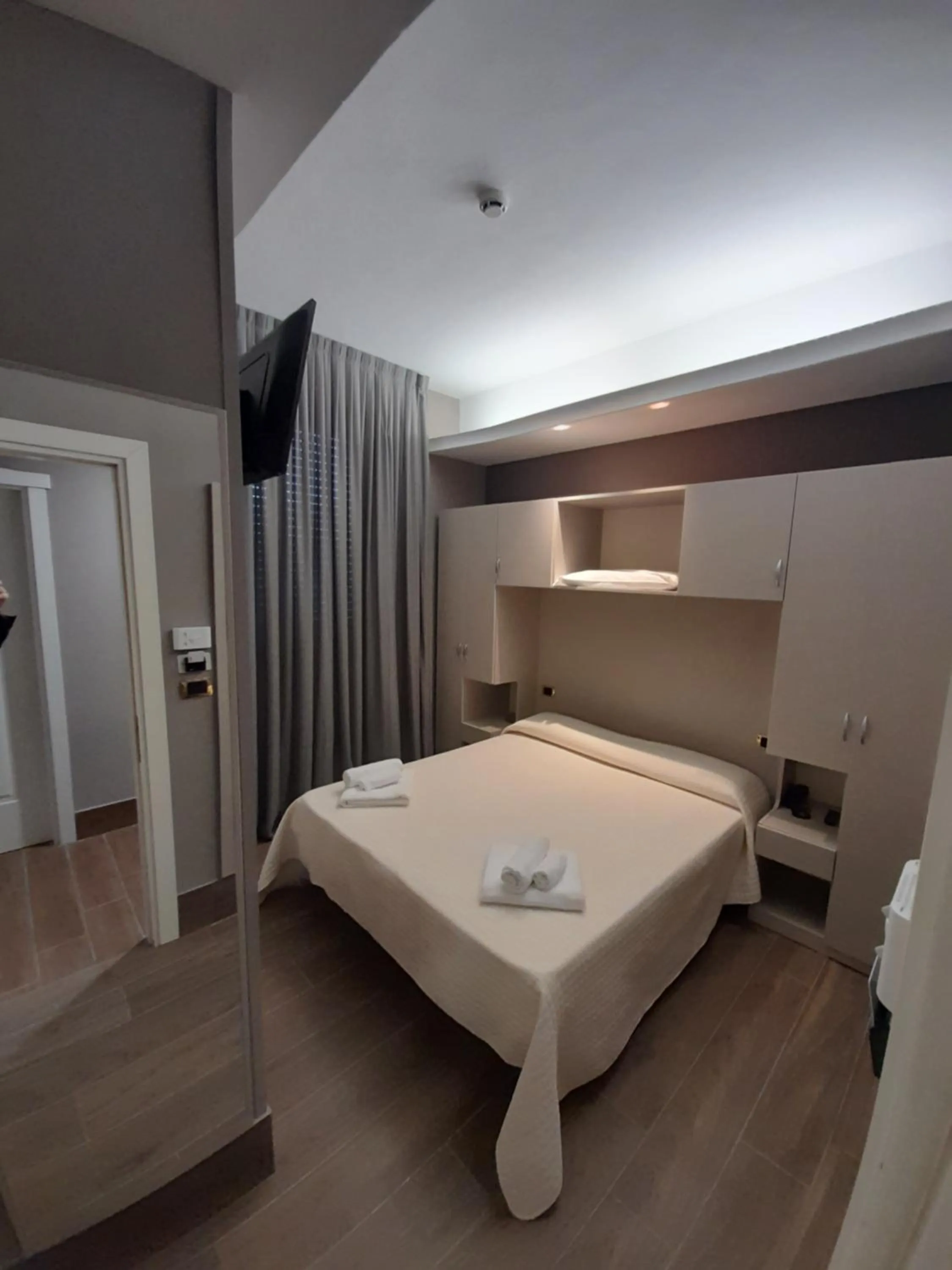 Bed in Hotel Royal Plaza