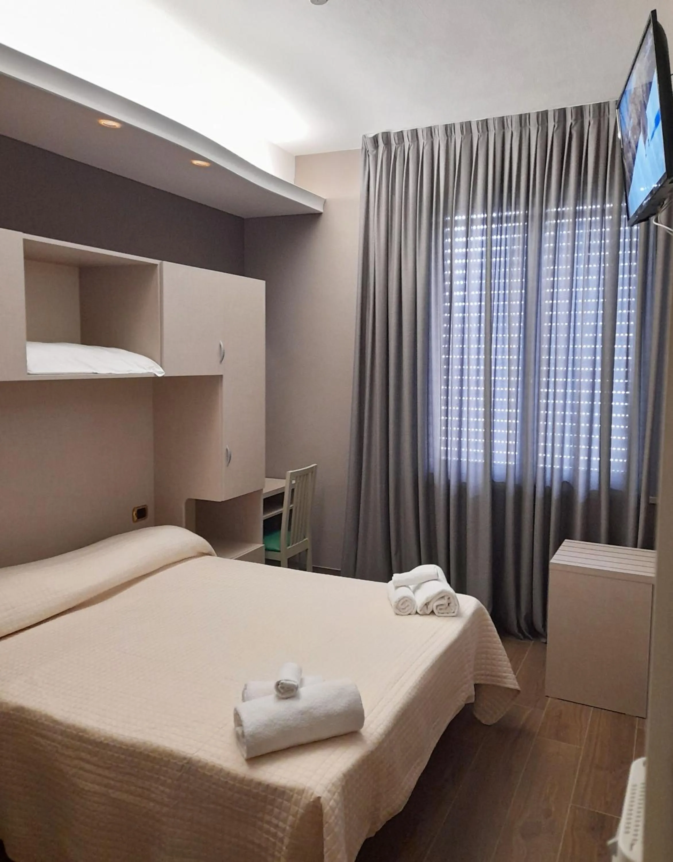 Bed in Hotel Royal Plaza