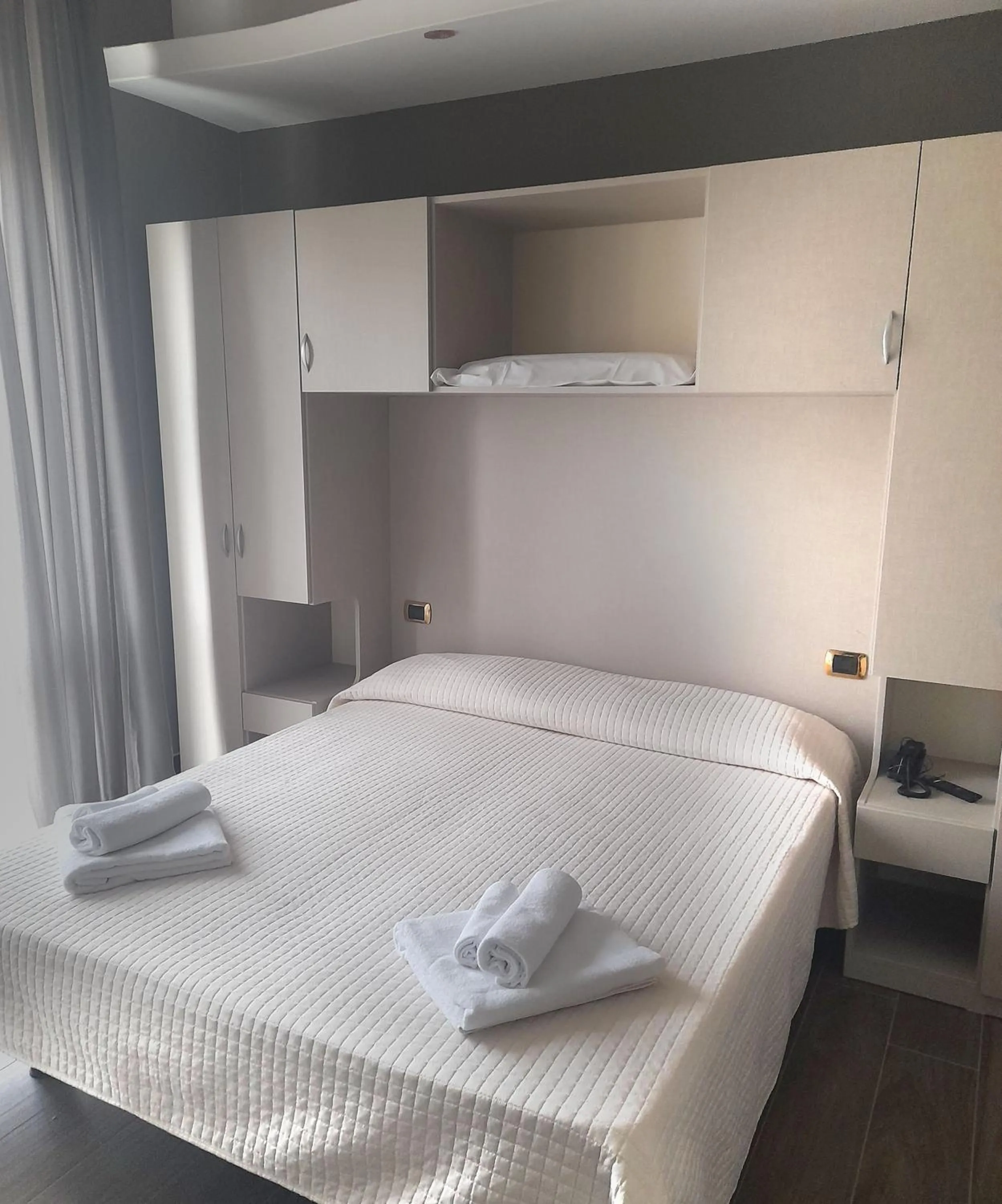 Bed in Hotel Royal Plaza