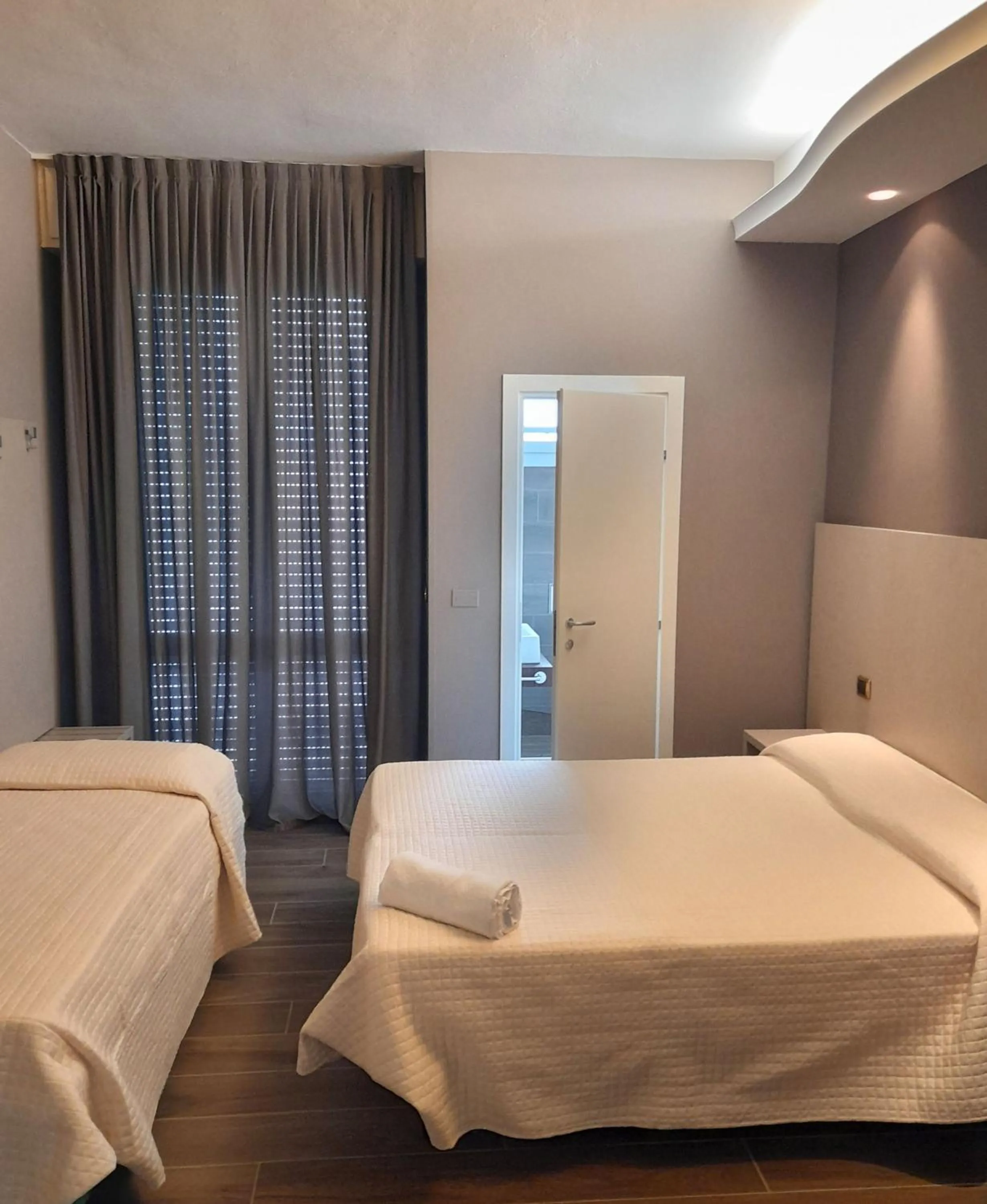 Bed in Hotel Royal Plaza