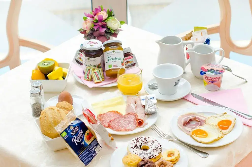 Restaurant/places to eat in Hotel Royal Plaza Restaurant/places to eat in Hotel Royal Plaza