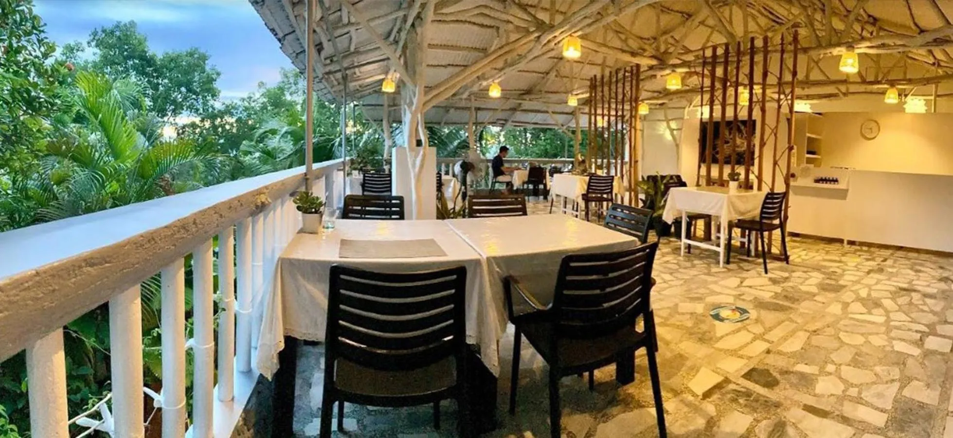 Restaurant/places to eat in The Three P Beach Resort & Dive Center