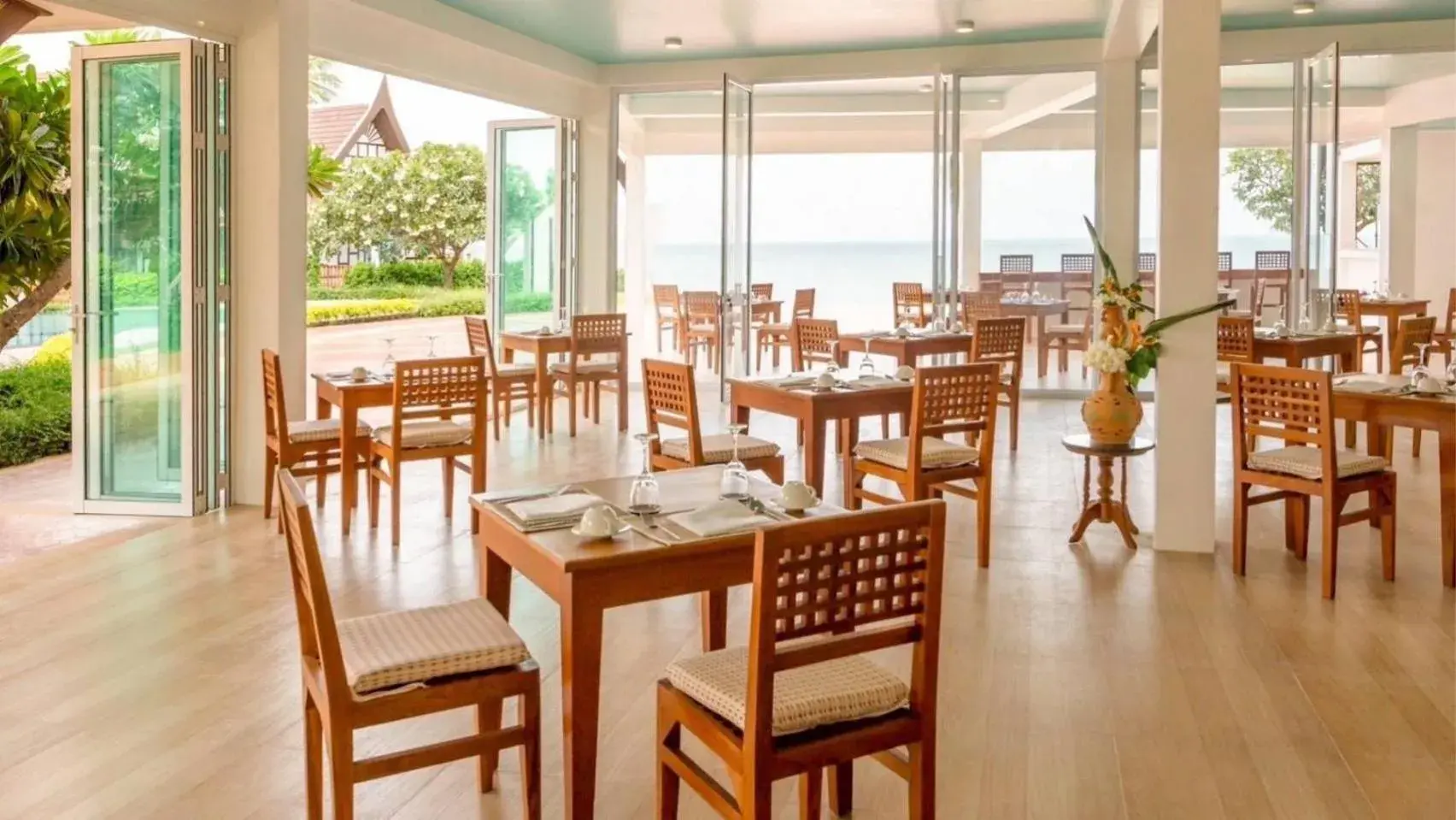 Restaurant/places to eat in Aura Samui Best Beach Hotel - SHA Plus Restaurant/places to eat in Aura Samui Best Beach Hotel - SHA Plus