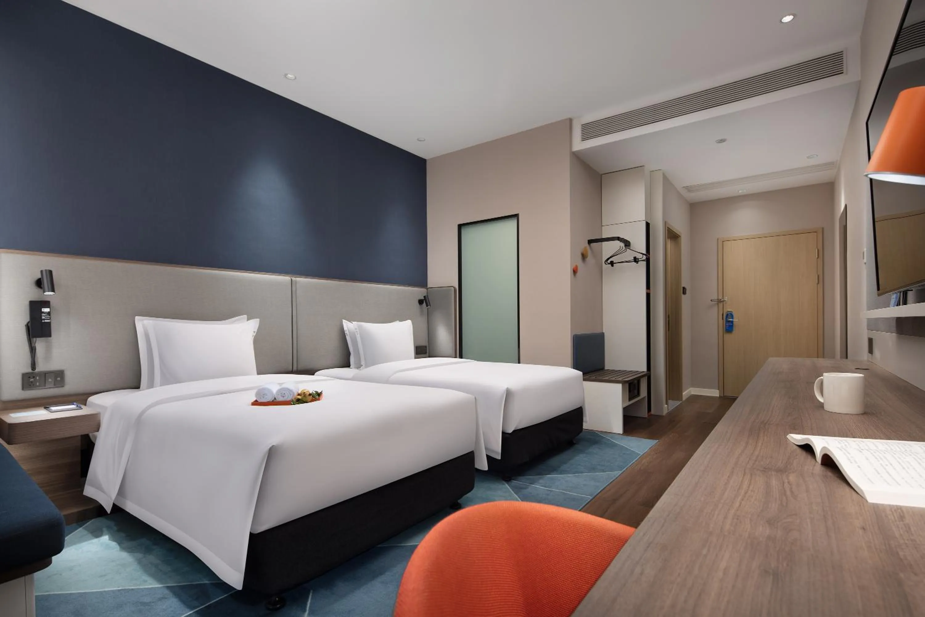 Photo of the whole room, Bed in Holiday Inn Express Changsha University Tech City by IHG