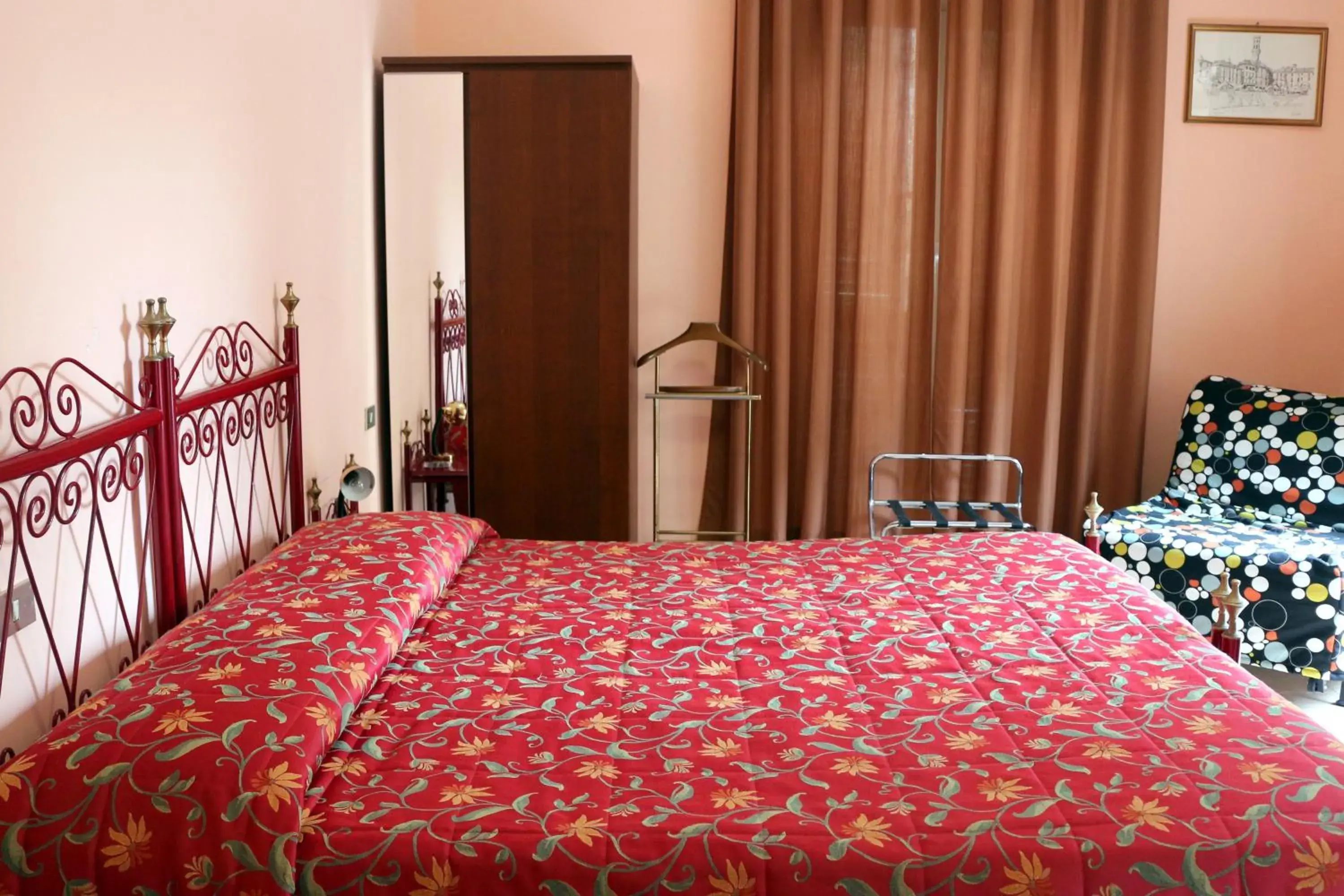 Bed in Hotel Italia Bed in Hotel Italia