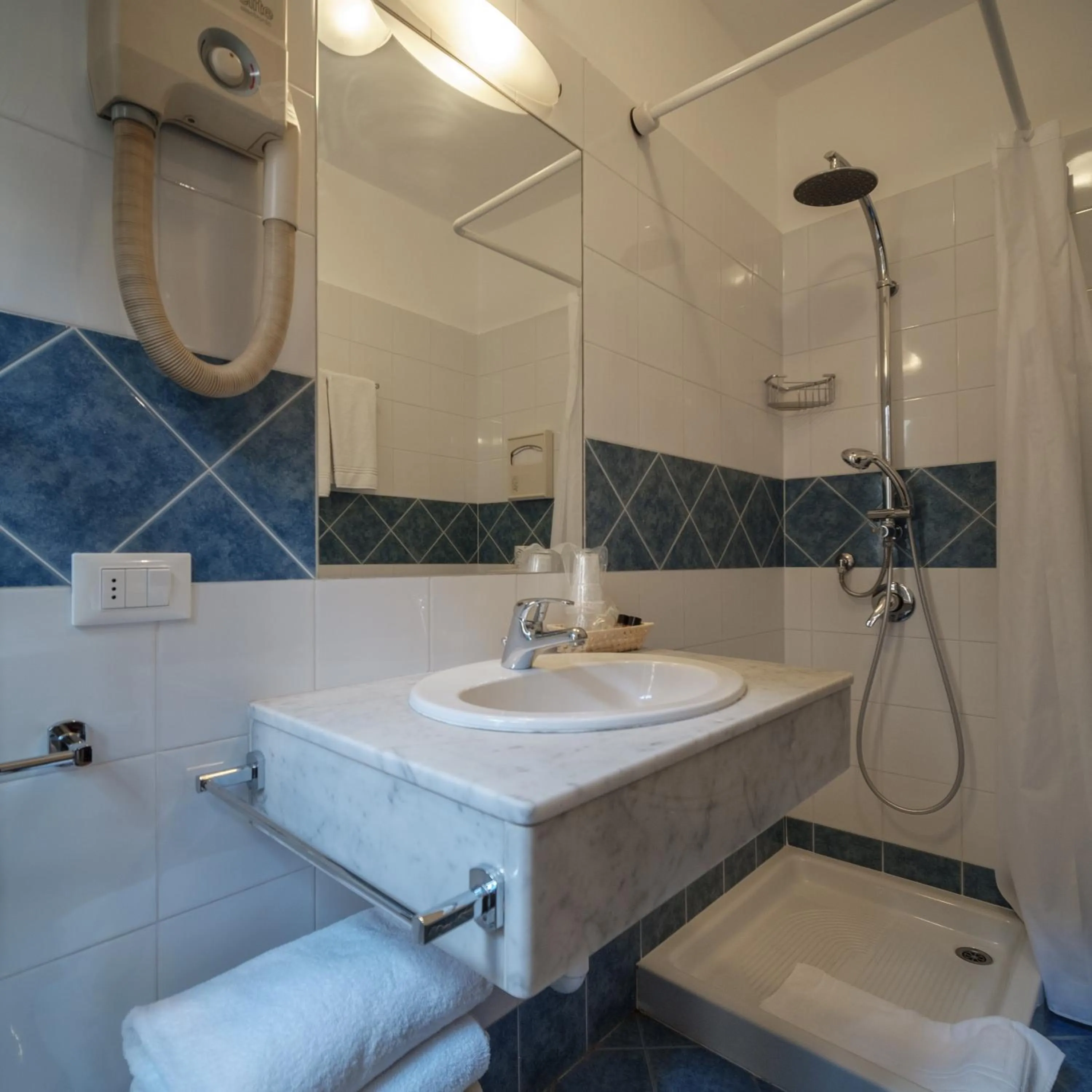 Bathroom in Hotel Italia