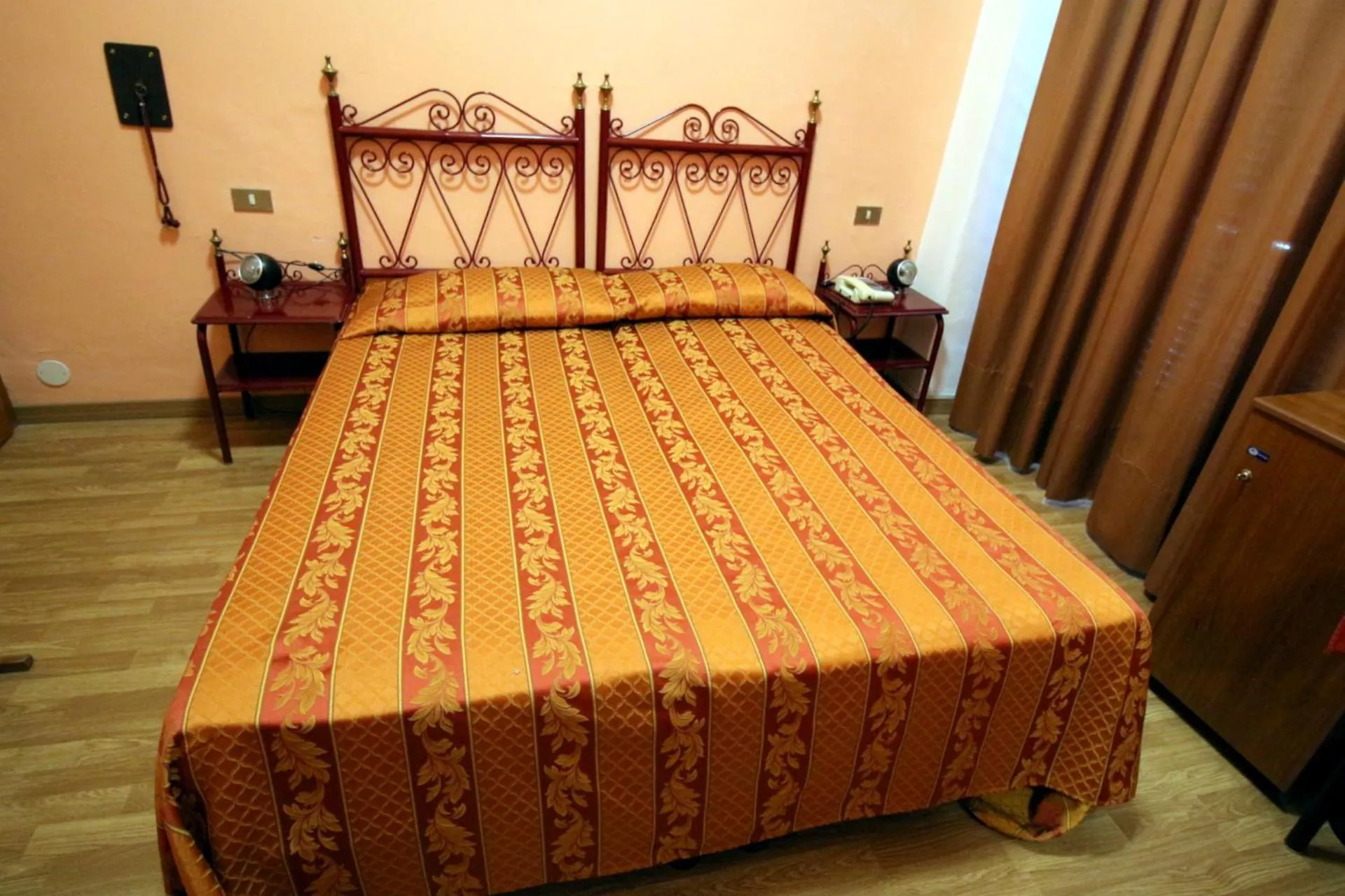 Bed in Hotel Italia