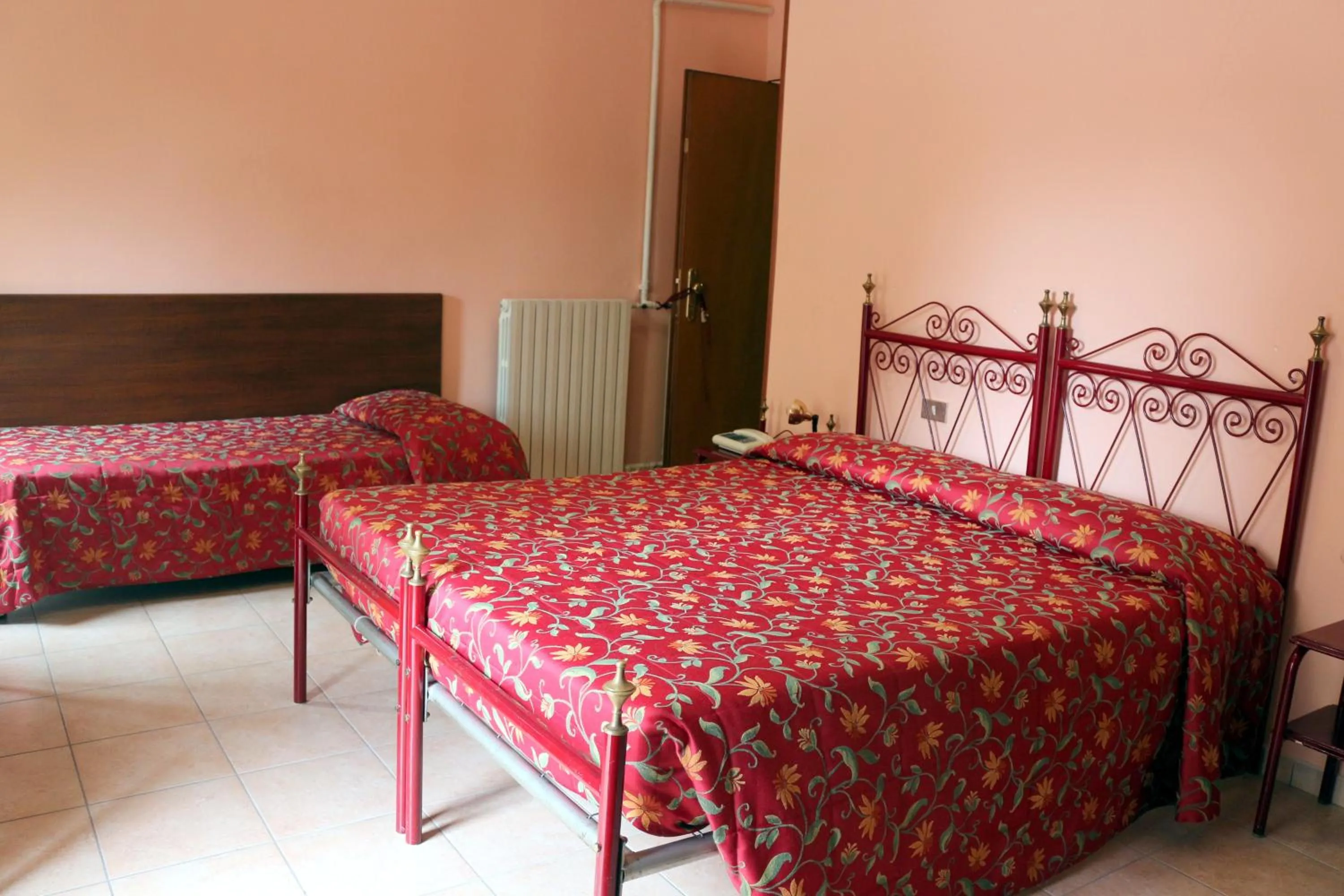 Photo of the whole room, Bed in Hotel Italia