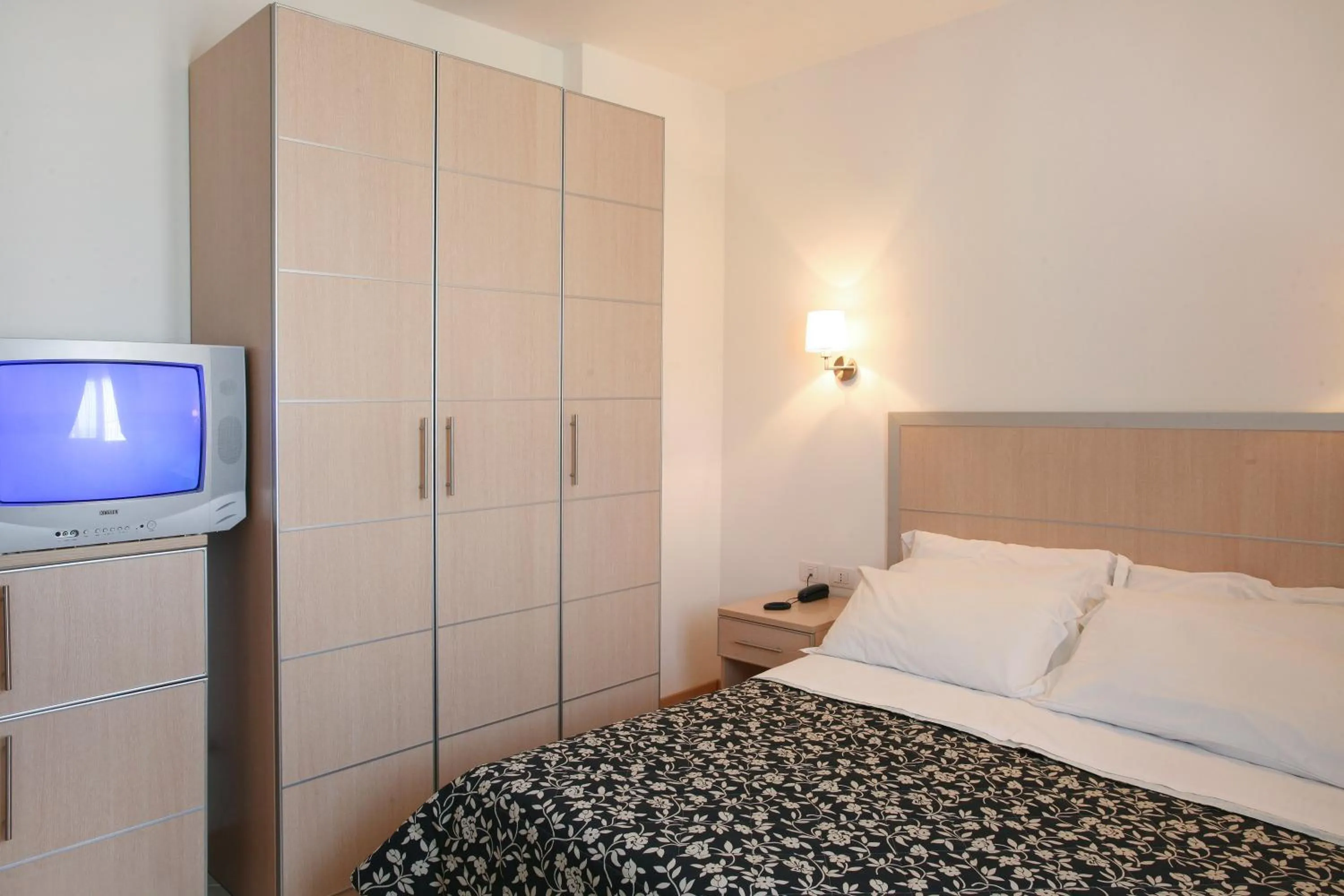 Photo of the whole room, Bed in Residence T2