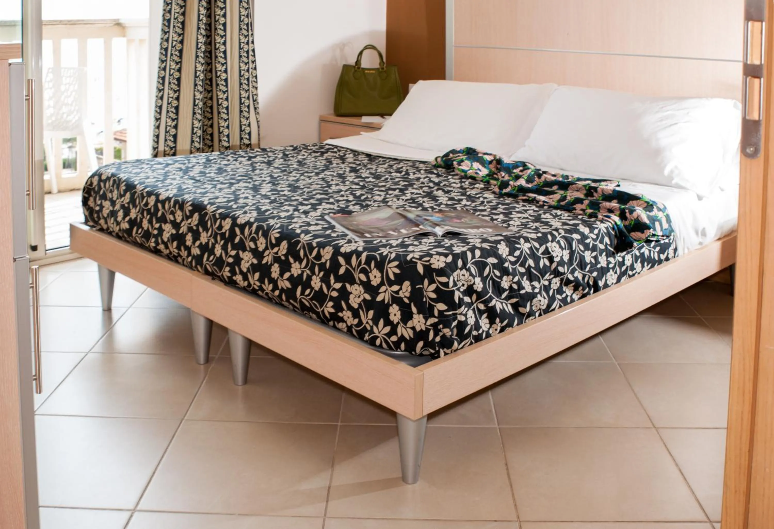 Lounge or bar, Bed in Residence T2