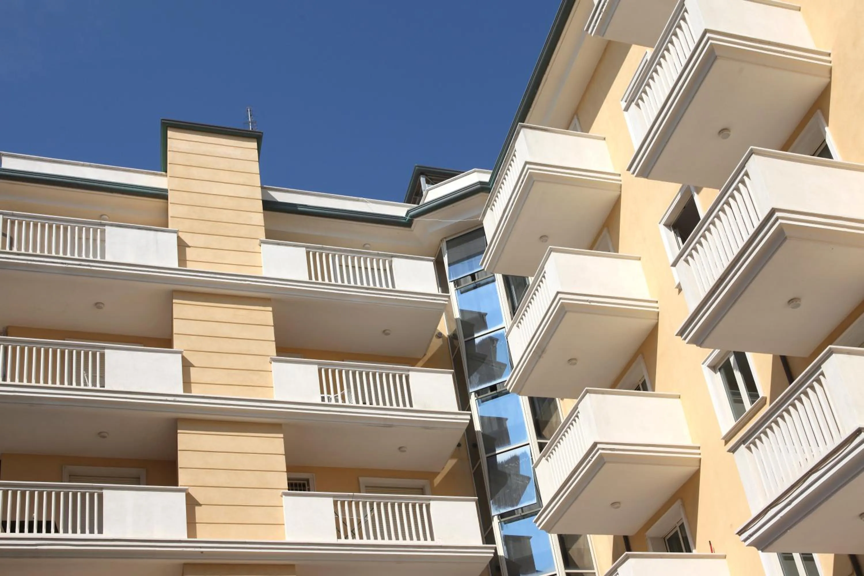 Facade/entrance in Residence T2