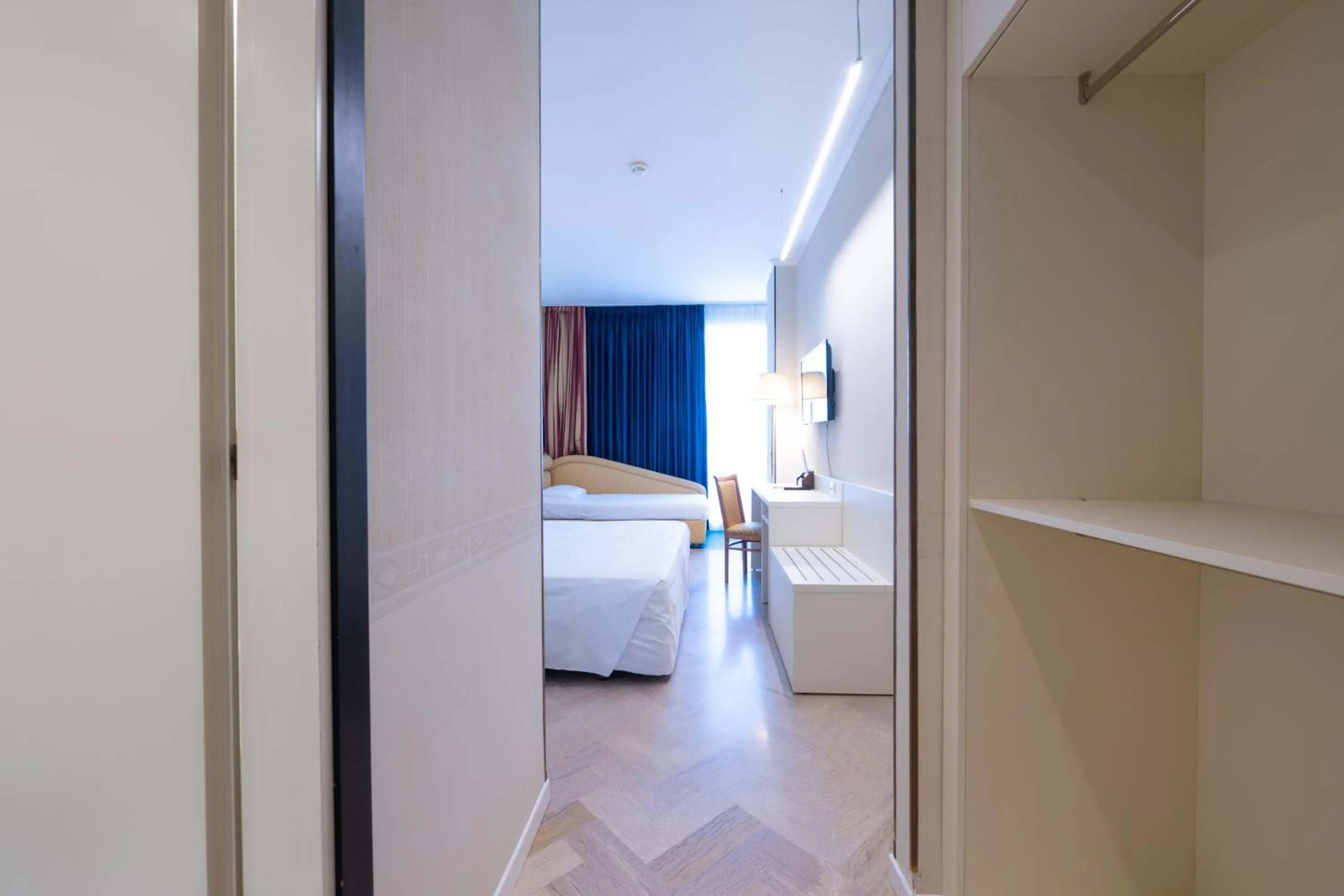 Bedroom, Bed in Admiral Art Hotel