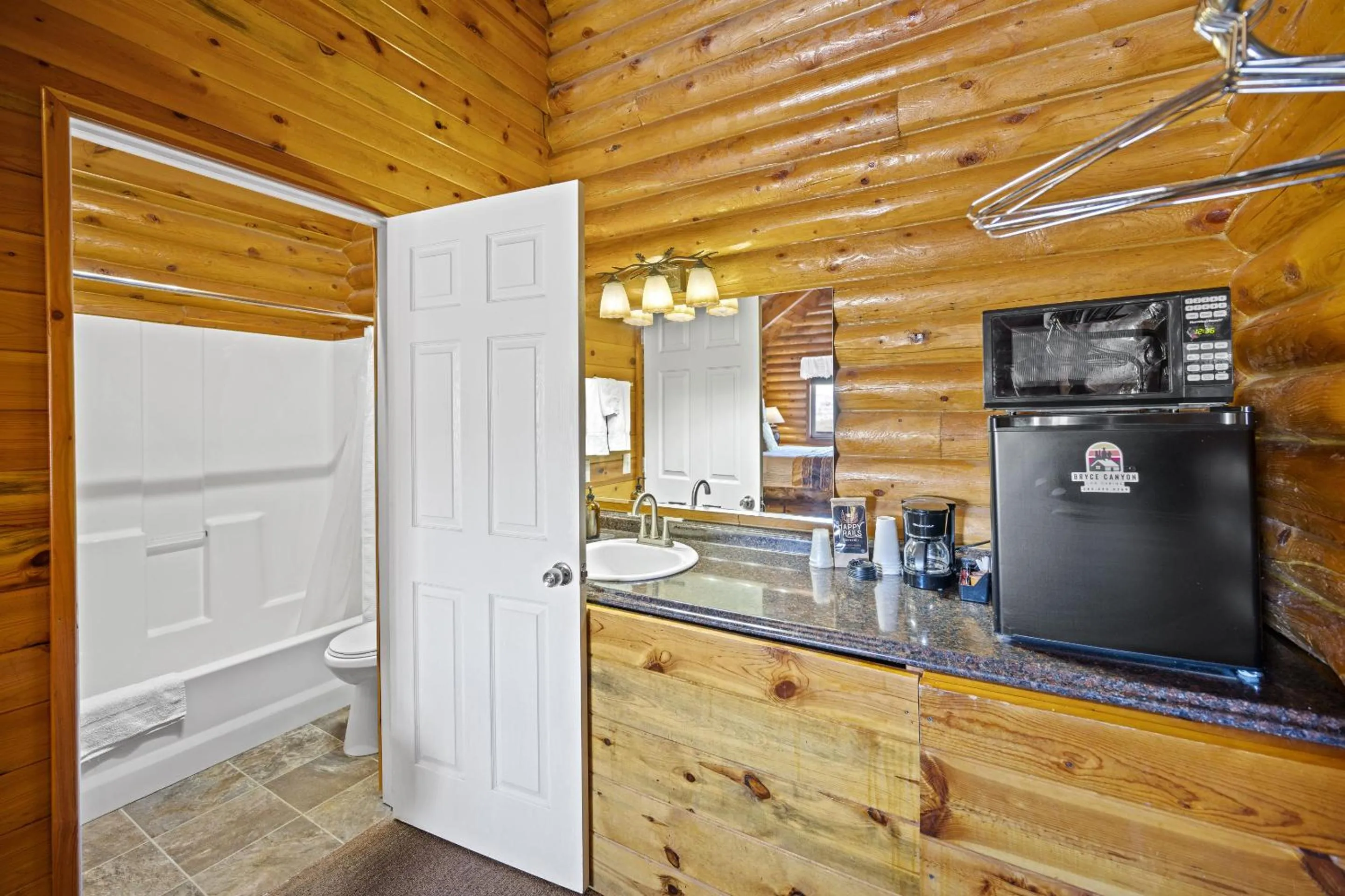 Bathroom in Bryce Canyon Log Cabins