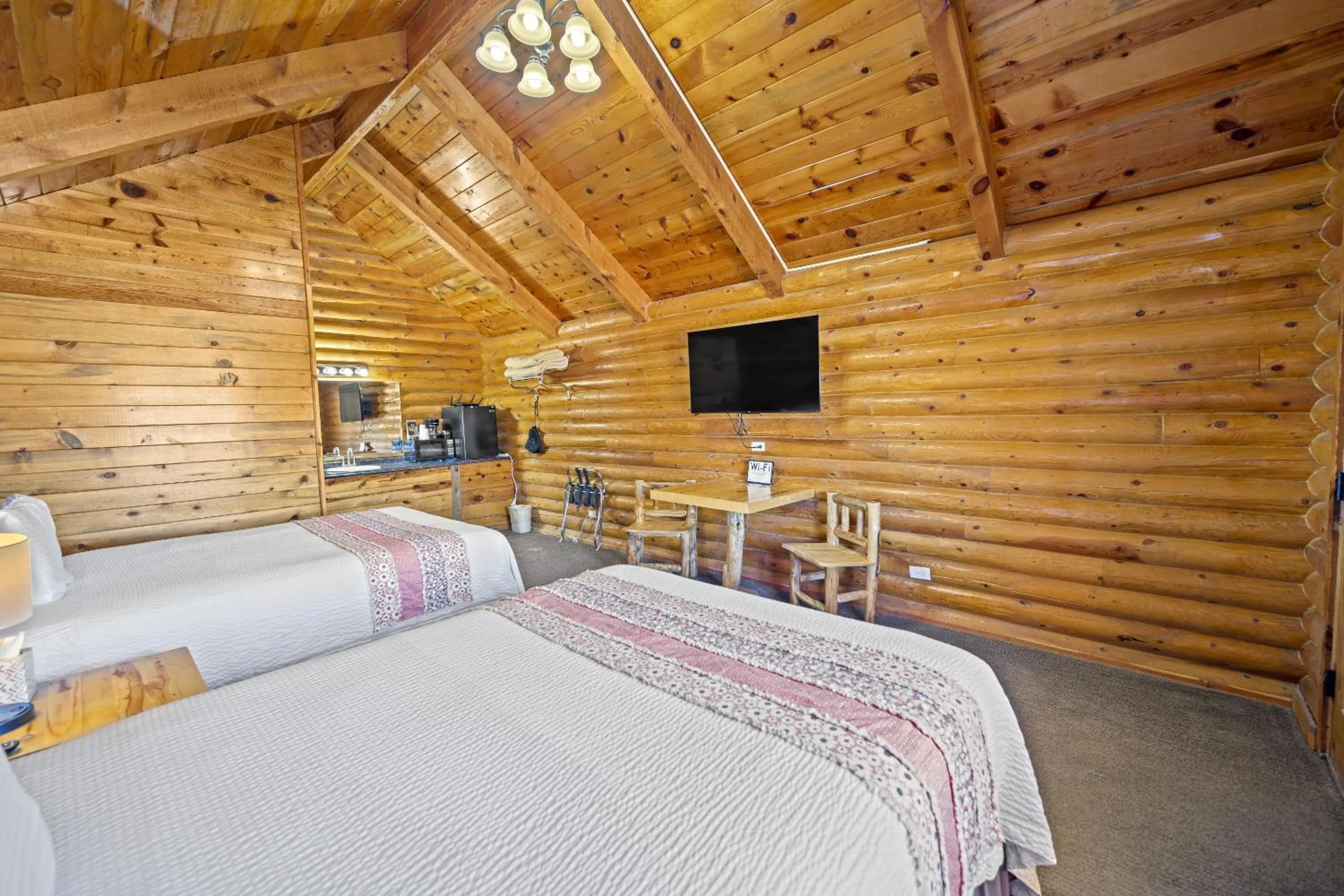 Bedroom in Bryce Canyon Log Cabins