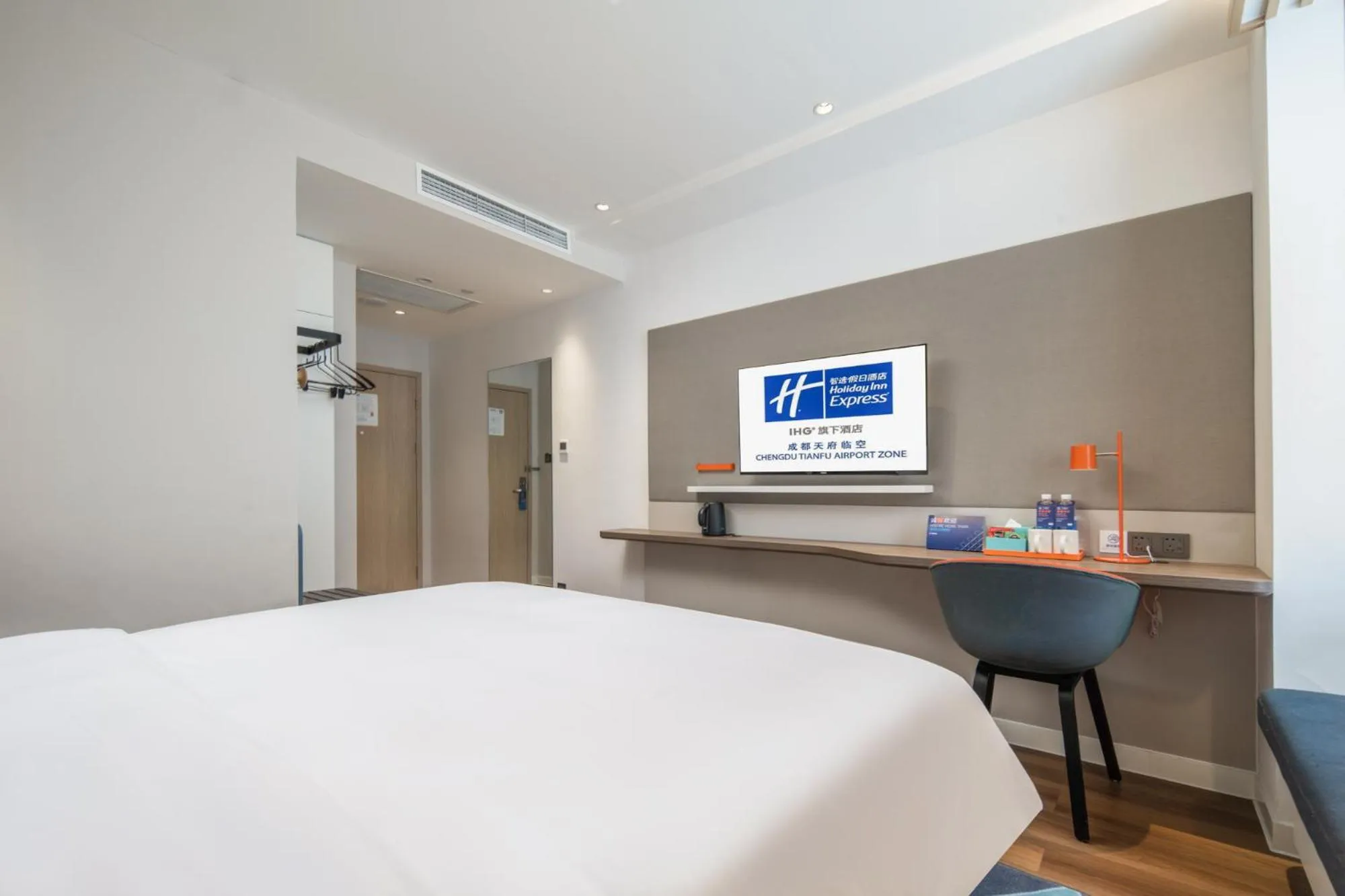 Bed in Holiday Inn Express Chengdu Tianfu Airport Zone by IHG