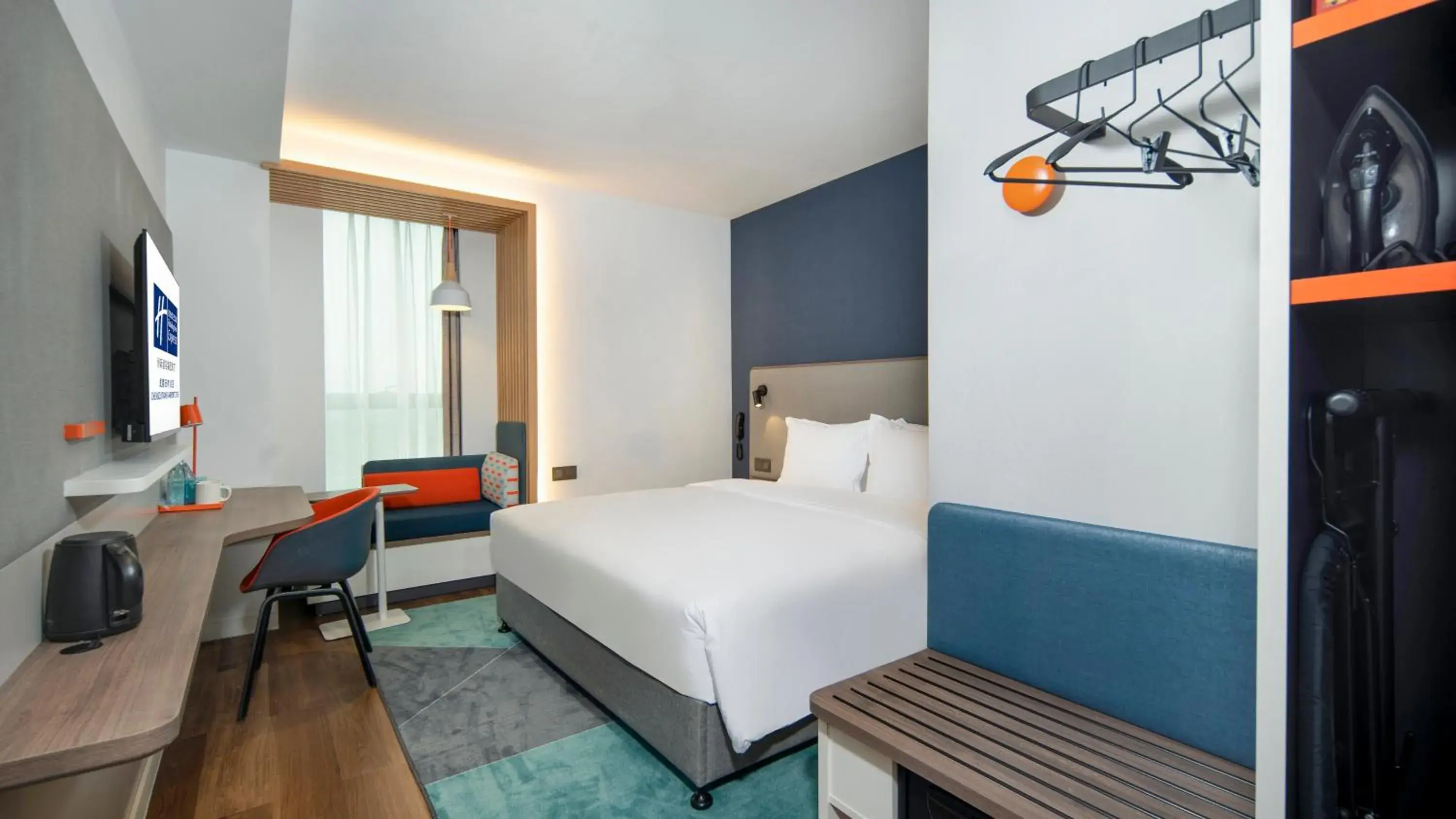 Bed in Holiday Inn Express Chengdu Tianfu Airport Zone by IHG Bed in Holiday Inn Express Chengdu Tianfu Airport Zone by IHG