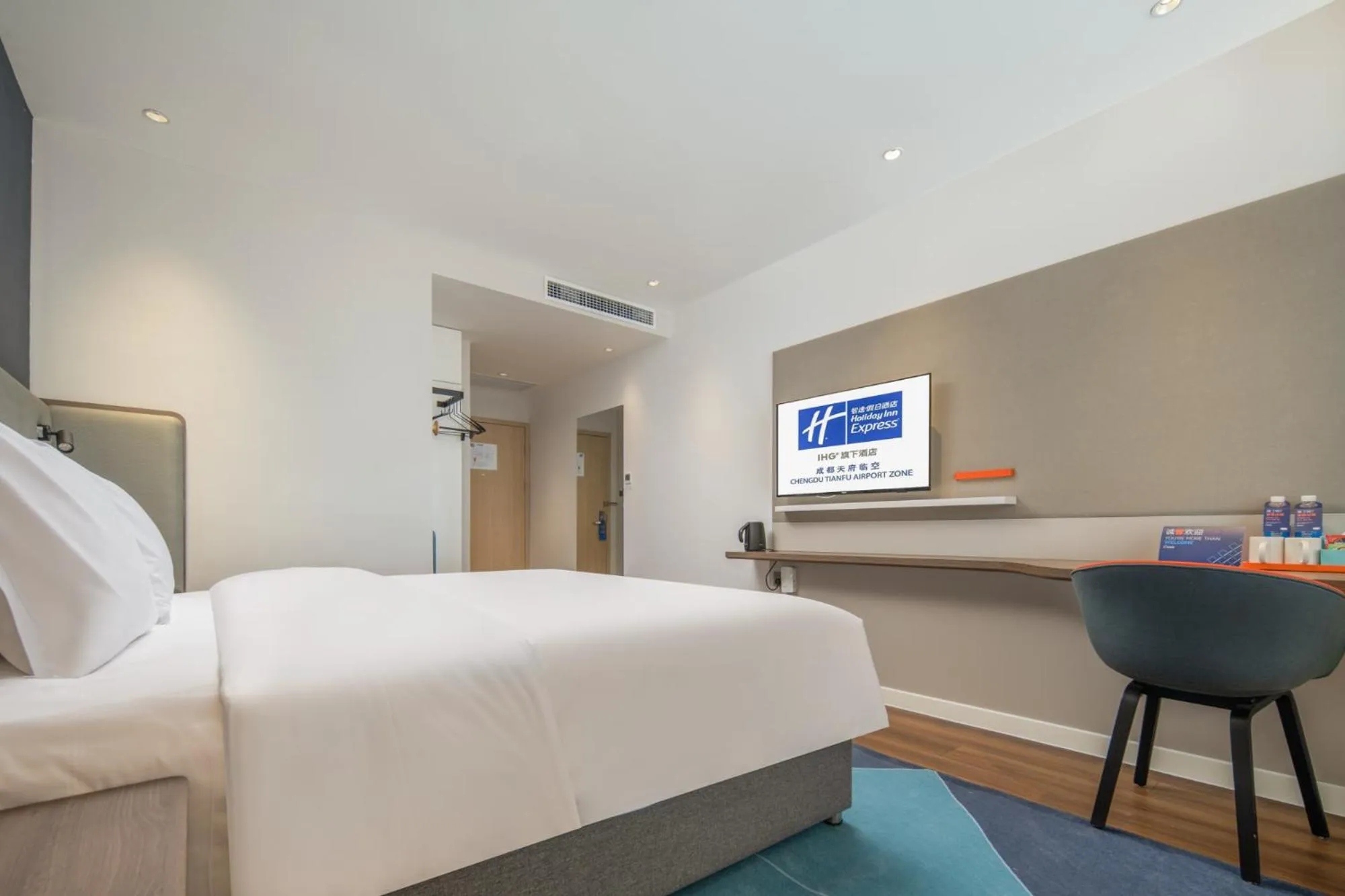 Bed in Holiday Inn Express Chengdu Tianfu Airport Zone by IHG