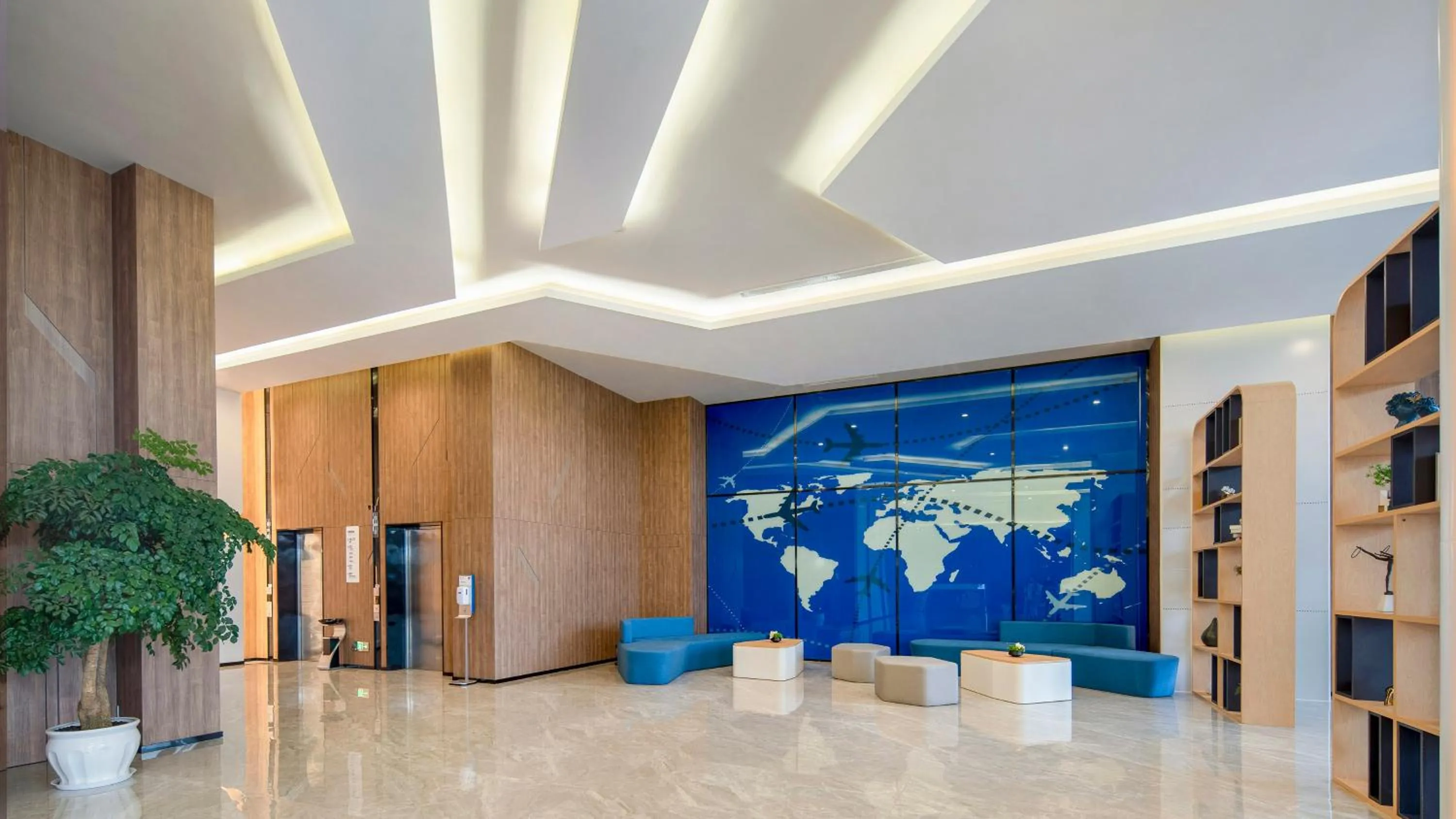 Lobby or reception in Holiday Inn Express Chengdu Tianfu Airport Zone by IHG