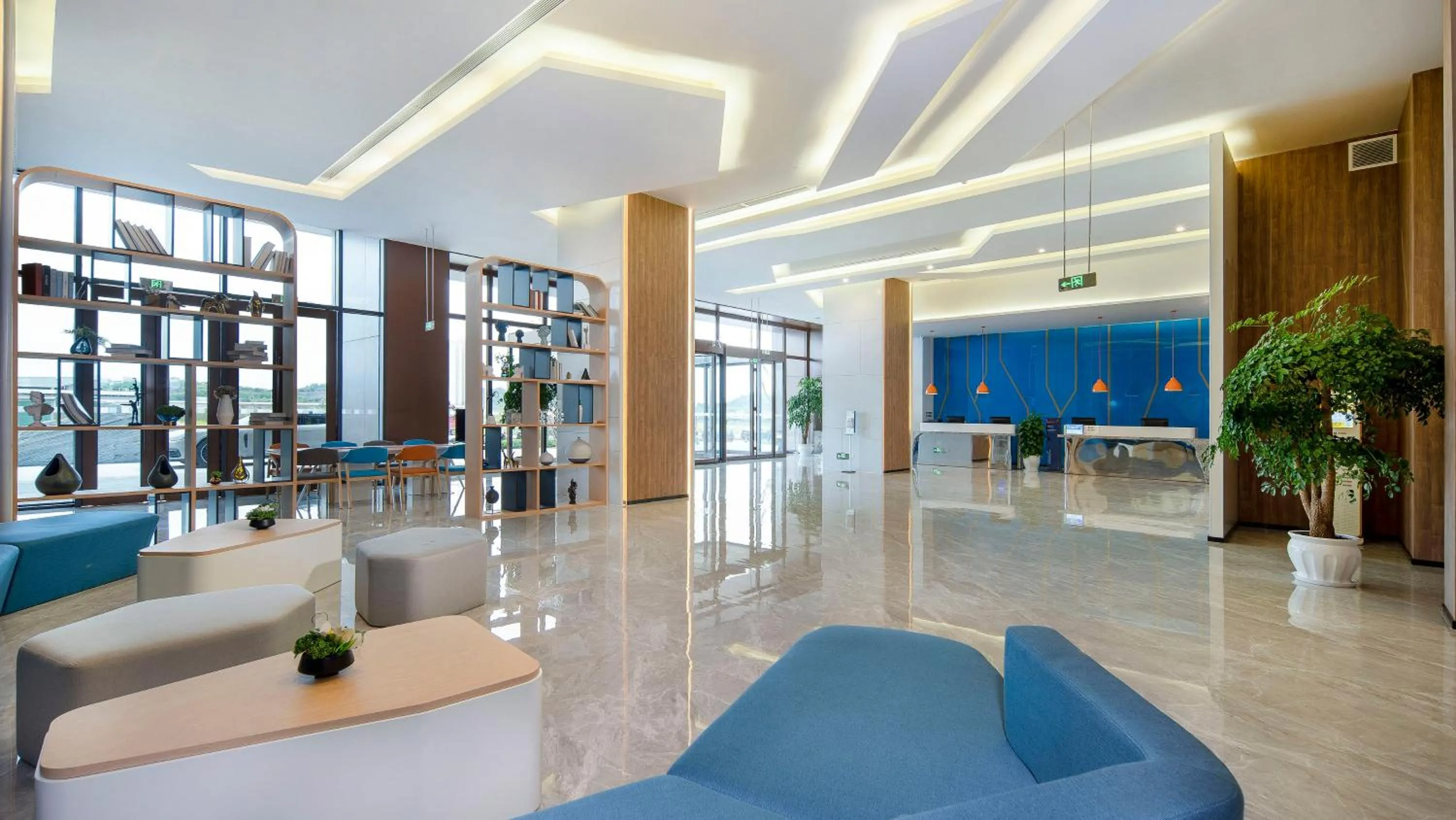 Lobby or reception in Holiday Inn Express Chengdu Tianfu Airport Zone by IHG