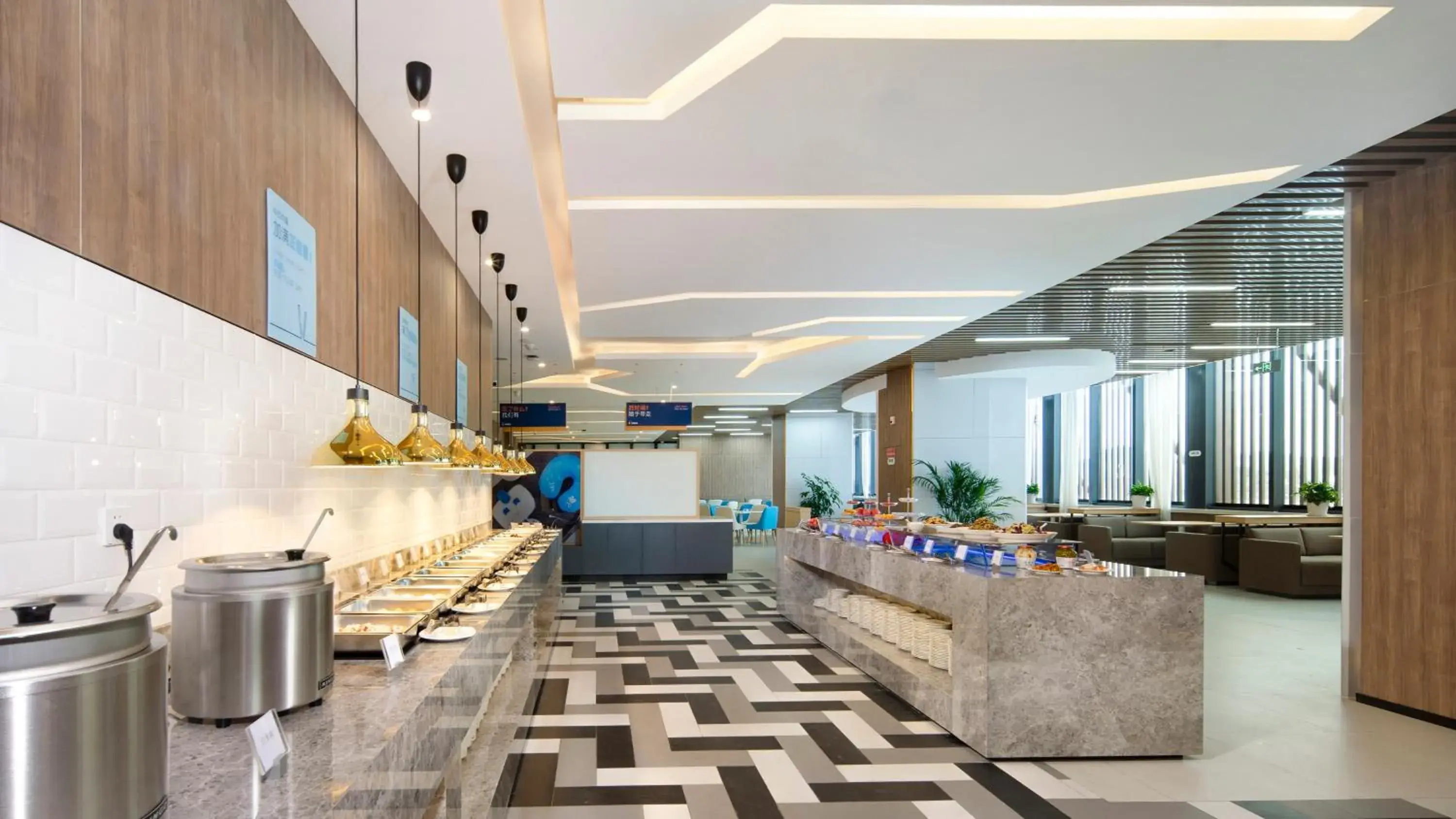 Restaurant/places to eat in Holiday Inn Express Chengdu Tianfu Airport Zone by IHG Restaurant/places to eat in Holiday Inn Express Chengdu Tianfu Airport Zone by IHG