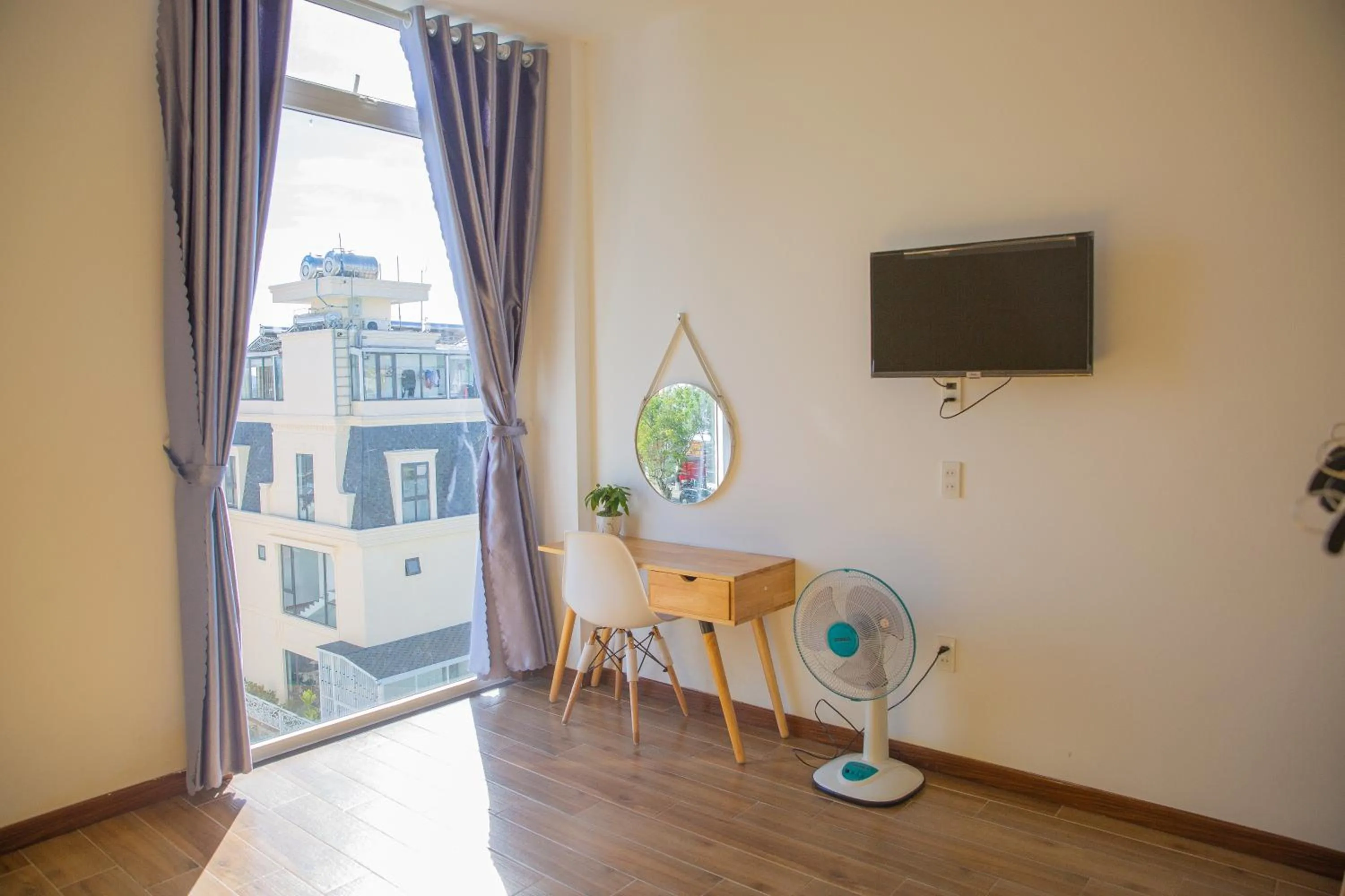 Communal lounge/ TV room in Duy Thanh hotel