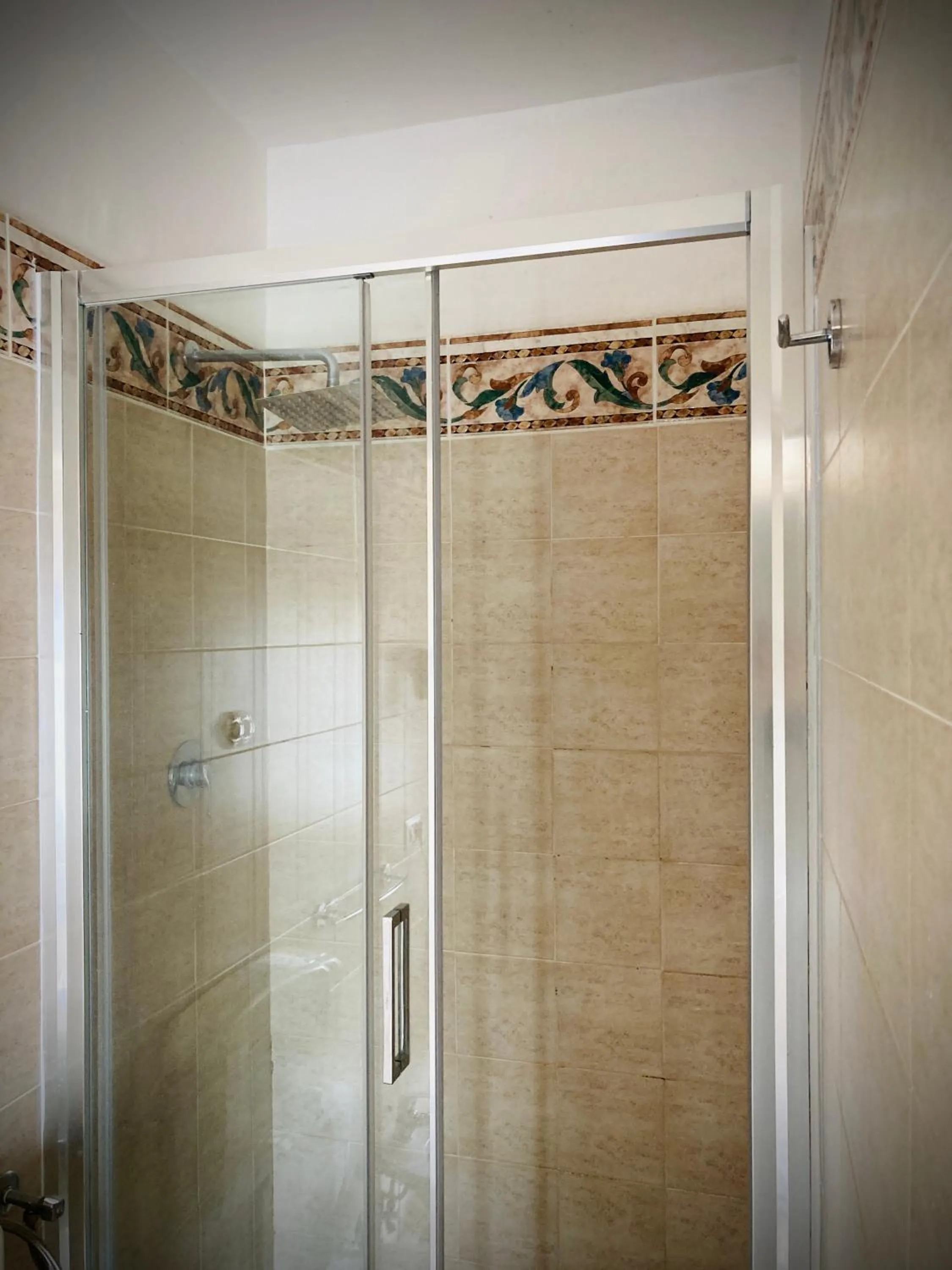 Shower in Villa Scilla e Cariddi