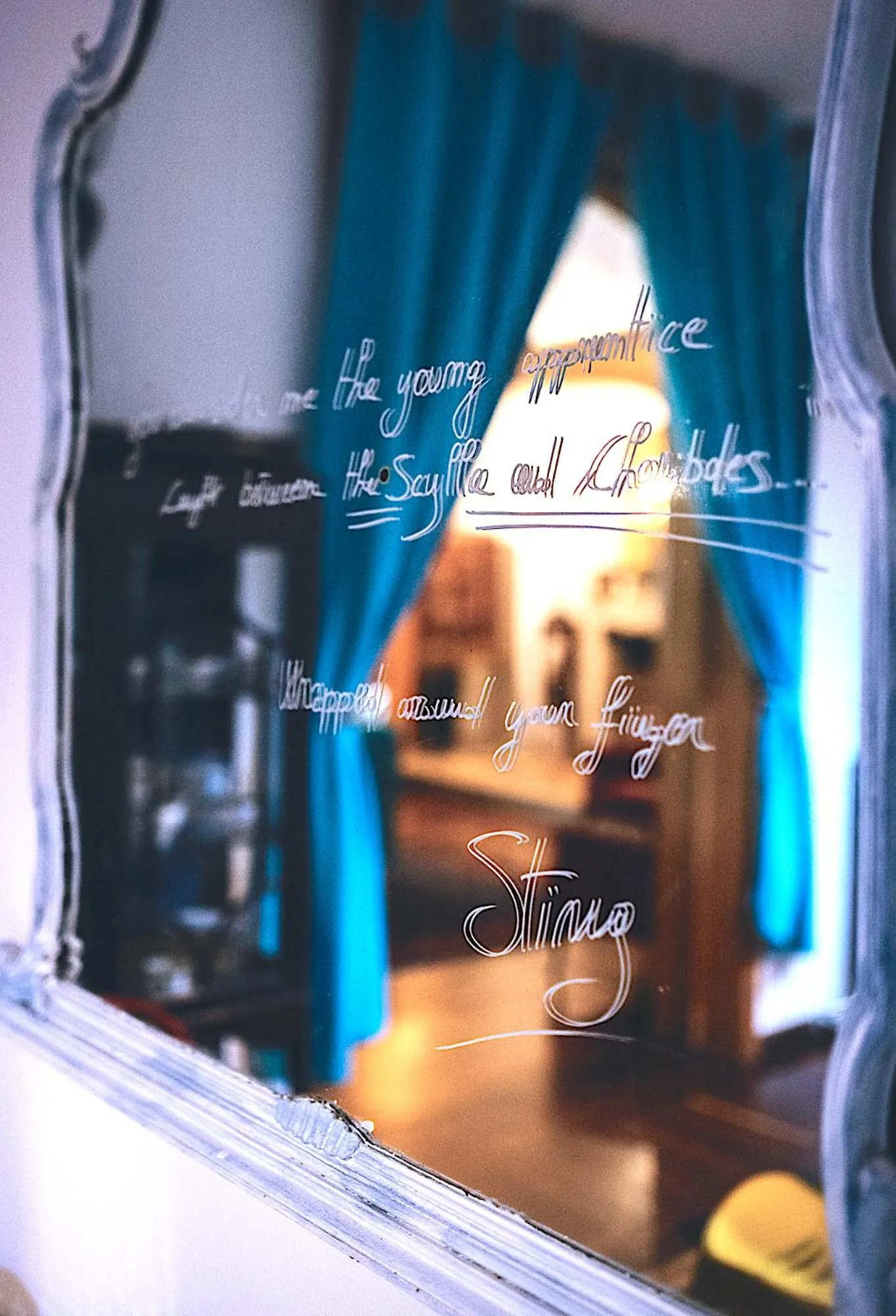 Seating area in Villa Scilla e Cariddi