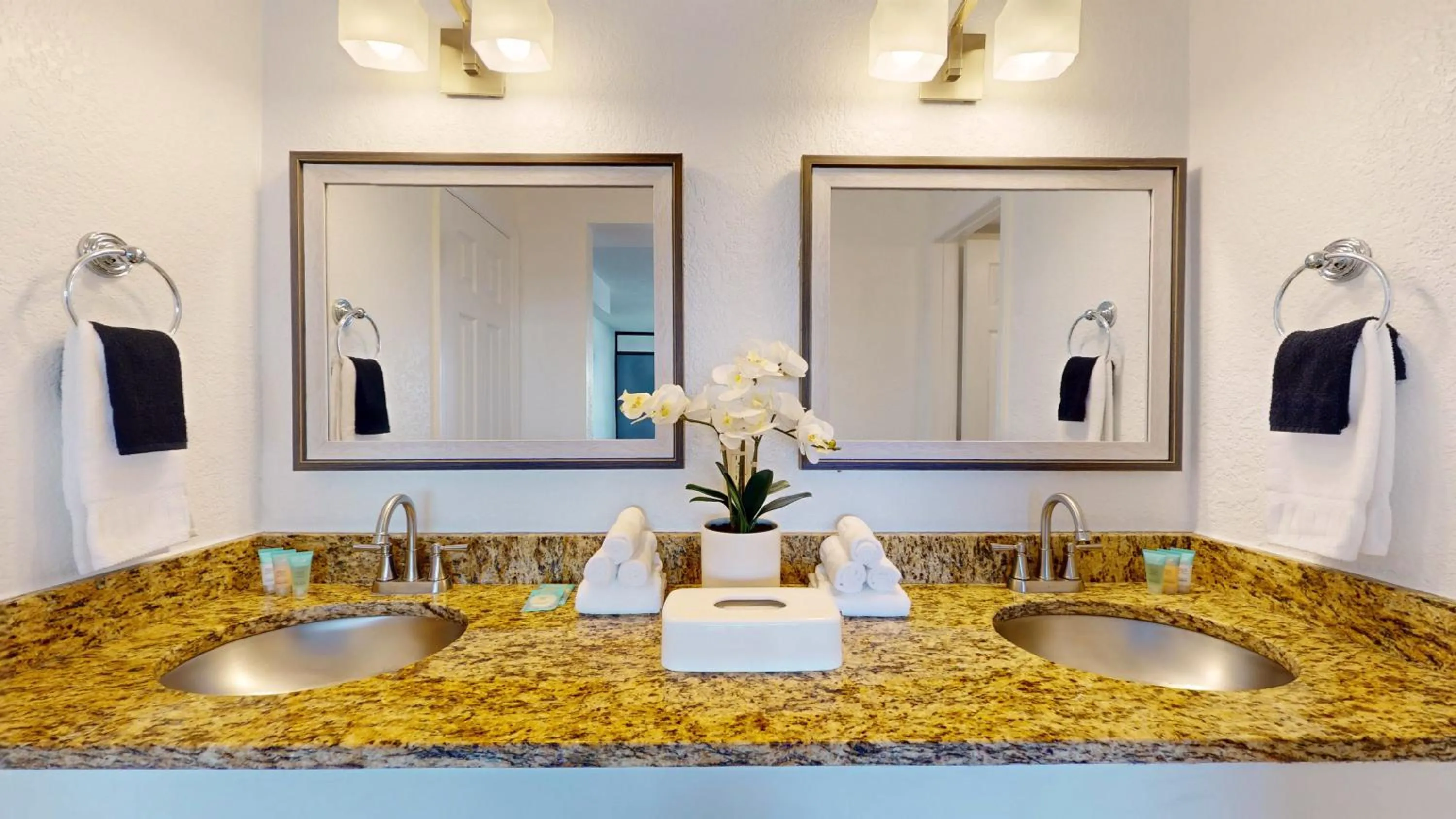 Toilet in Park Royal Orlando