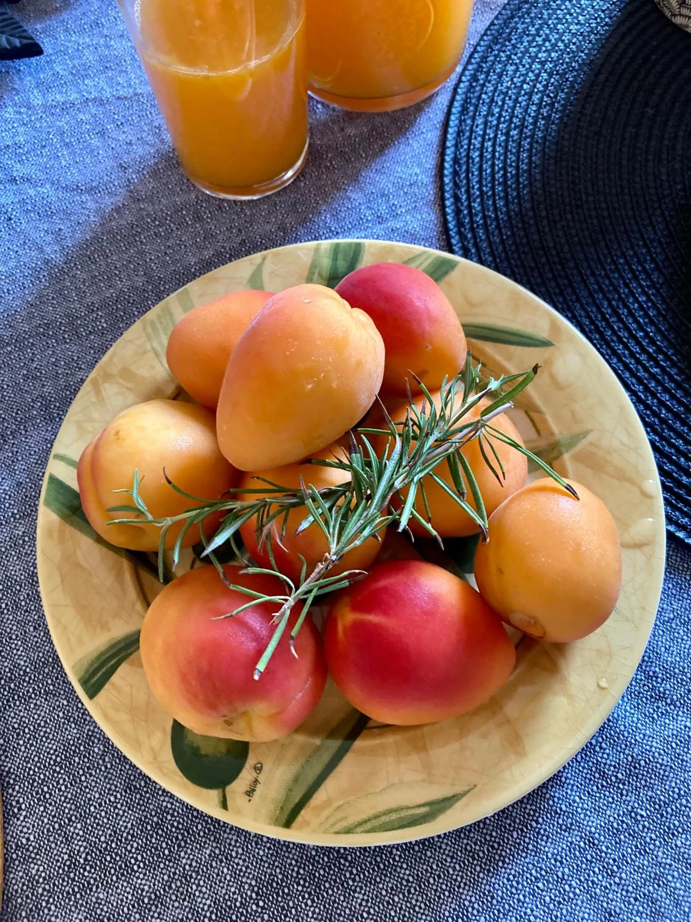 Buffet breakfast in CheRiedel Bed & Breakfast & Art Gallery