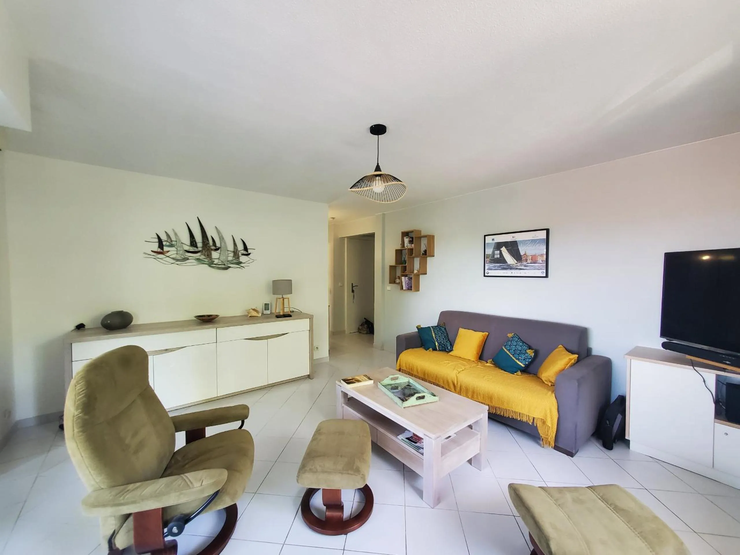 Communal lounge/ TV room in Port FREJUS 3 Pieces climatise 80m2 Proche de tout