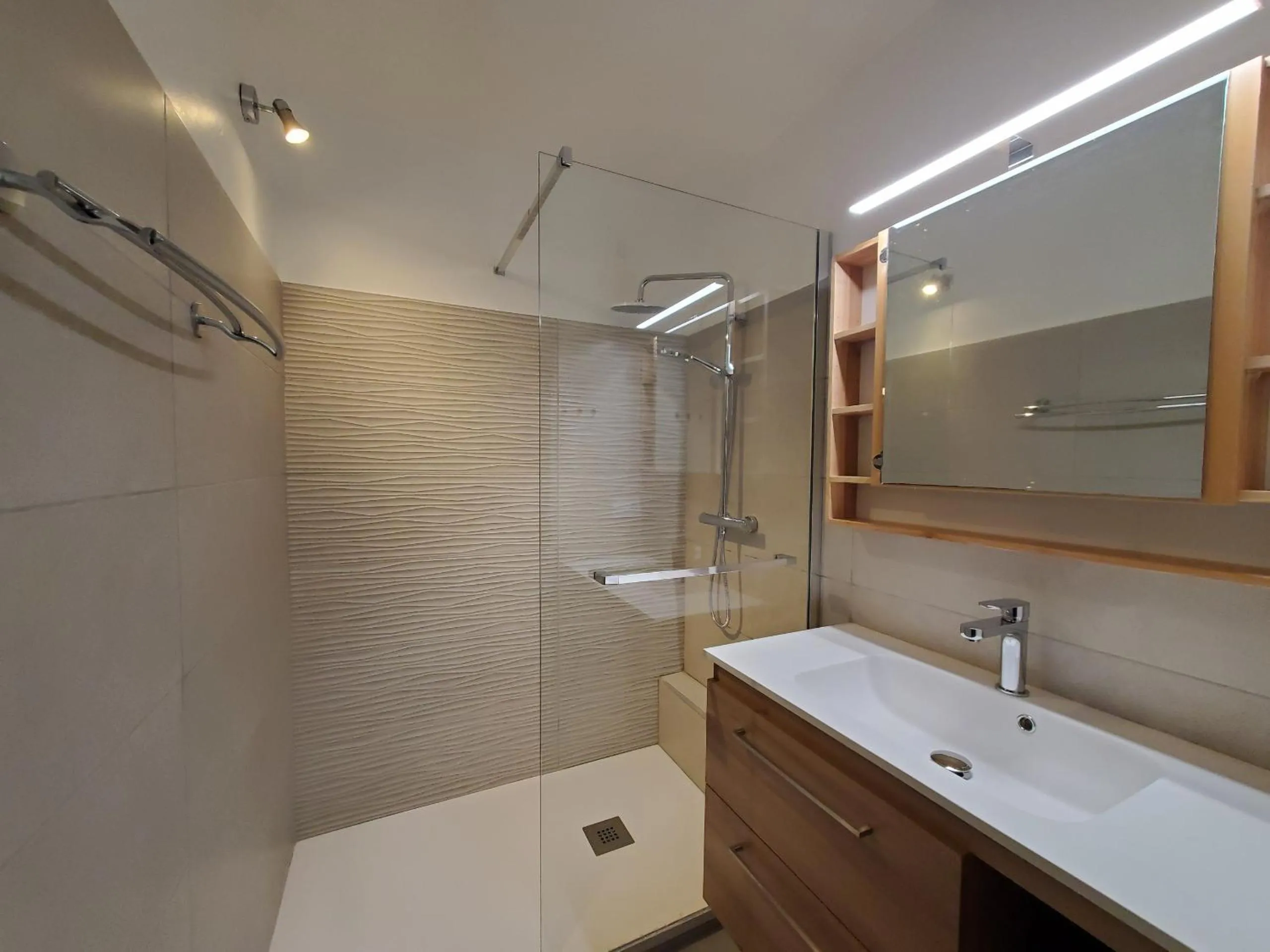 Bathroom in Port FREJUS 3 Pieces climatise 80m2 Proche de tout
