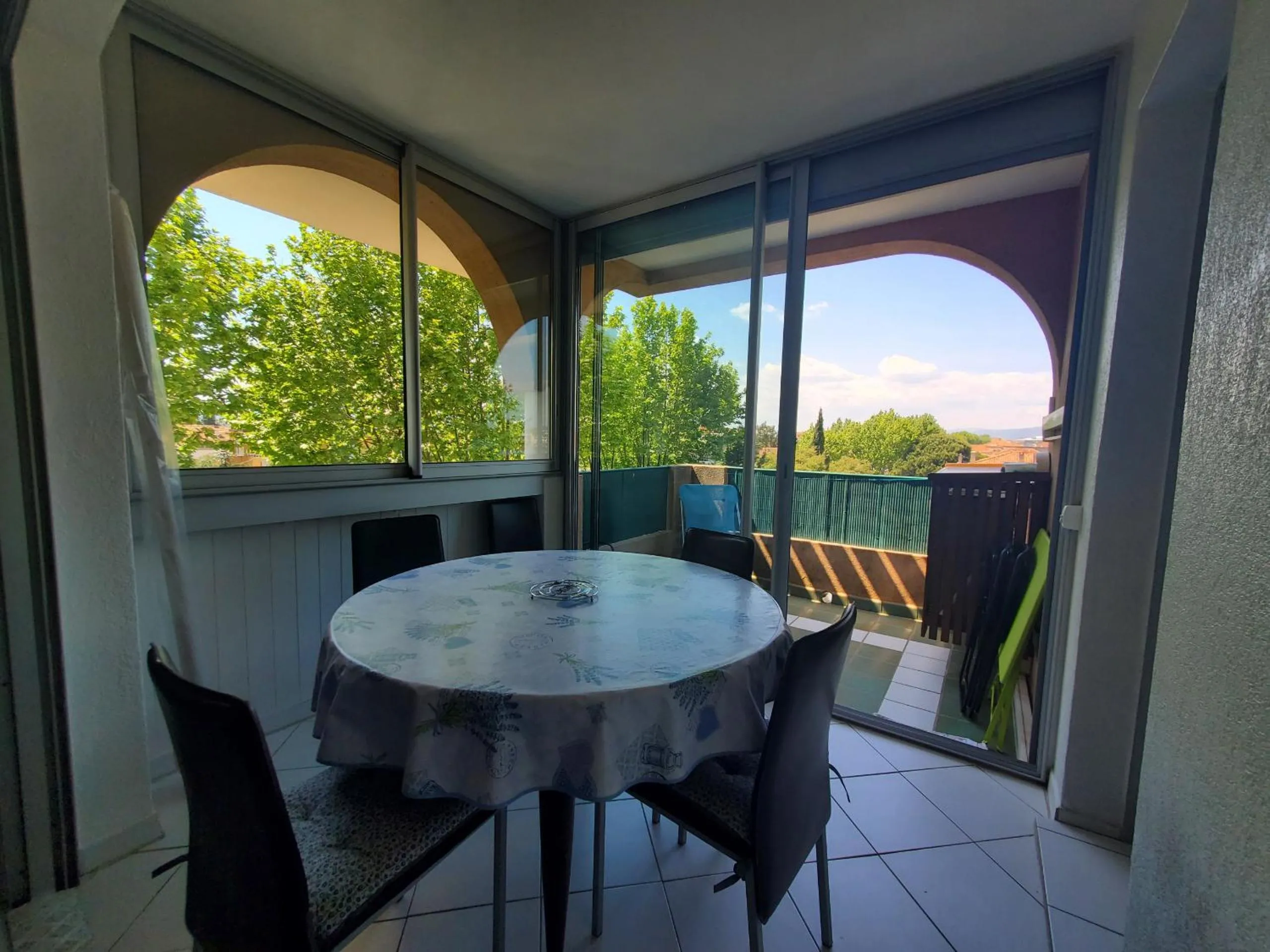 Dining area in Port FREJUS 3 Pieces climatise 80m2 Proche de tout