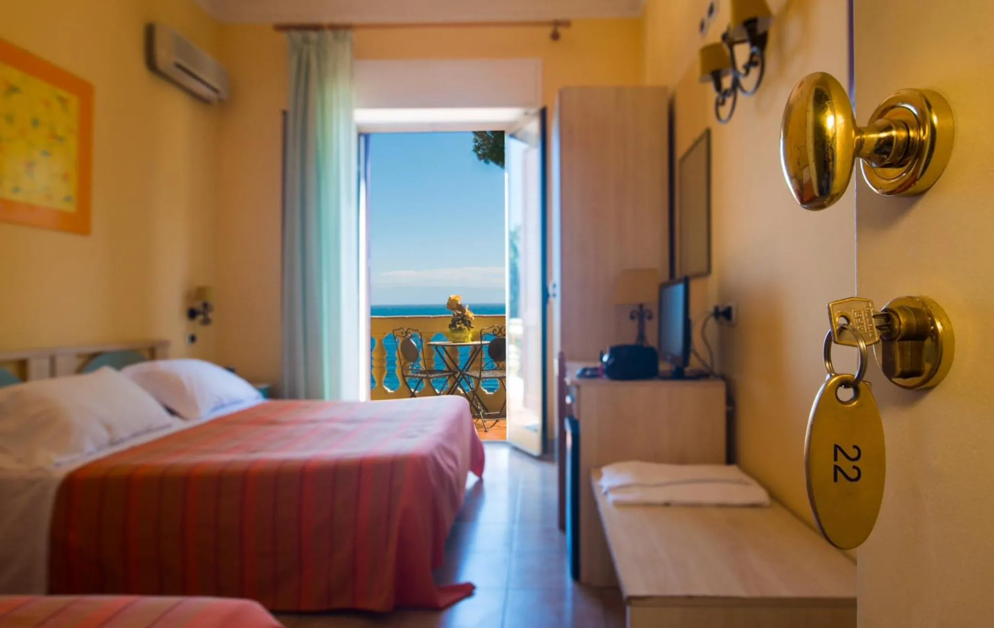 Photo of the whole room, Bed in Jonic Hotel Mazzarò