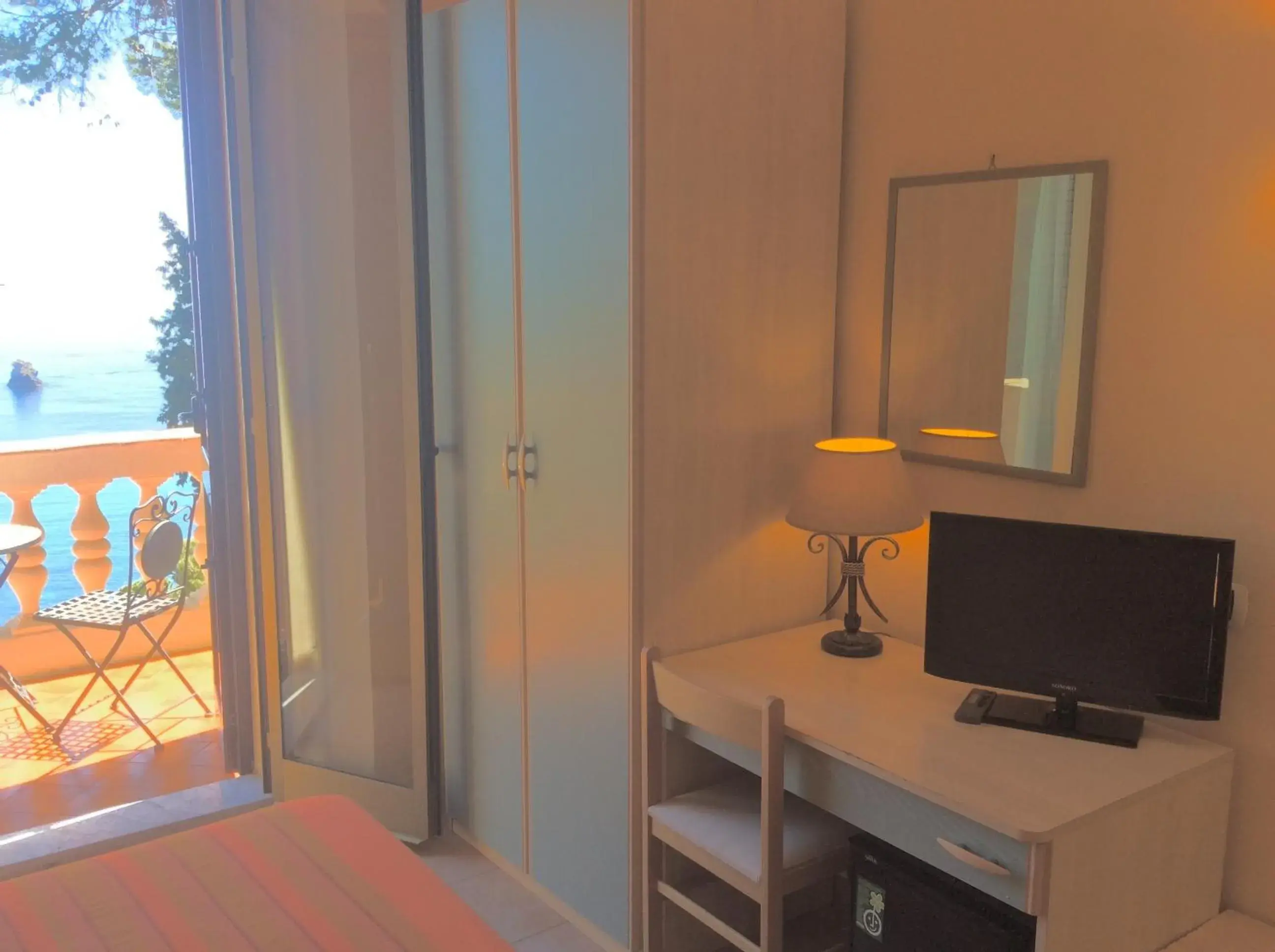 Sea view, Bed in Jonic Hotel Mazzarò Sea view, Bed in Jonic Hotel Mazzarò