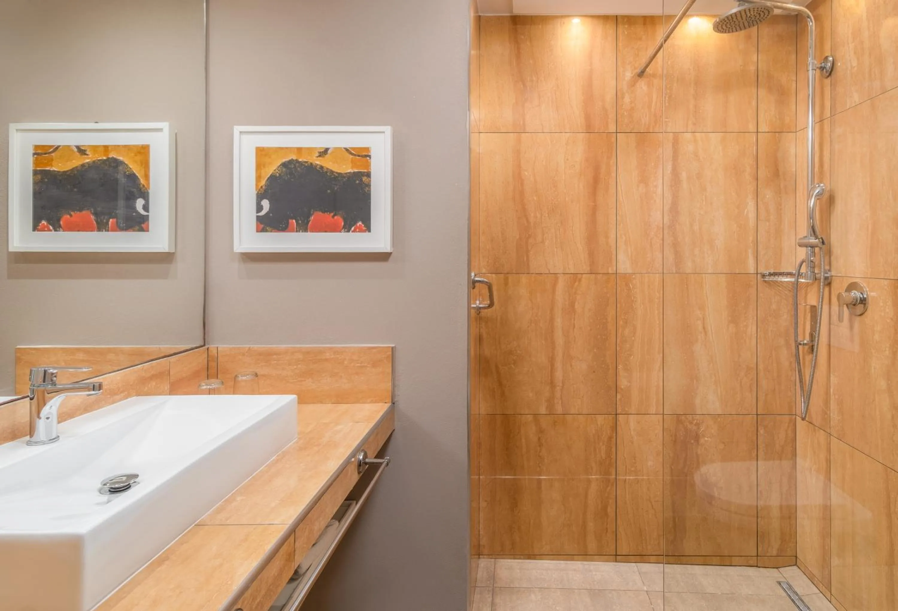 Shower in Hotel Kalura