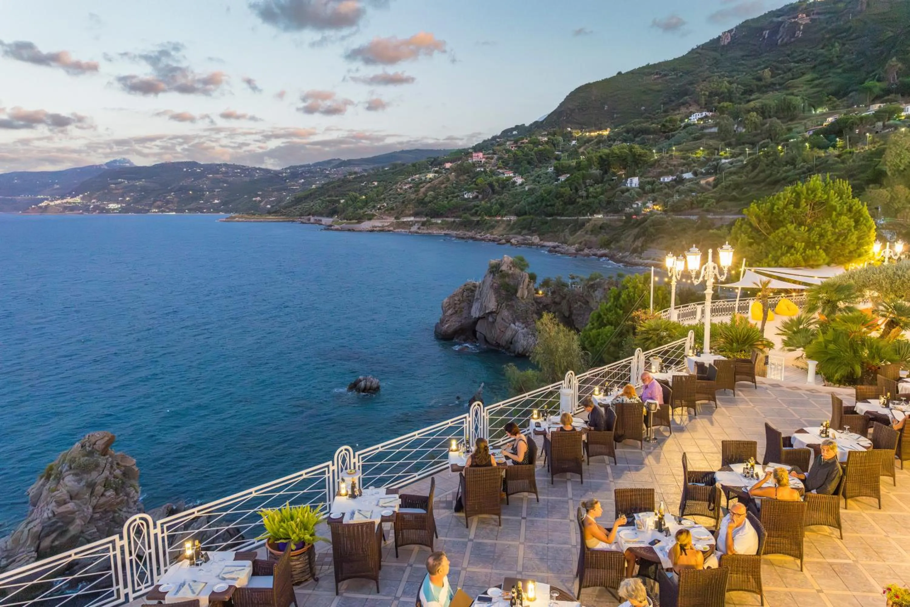 Restaurant/places to eat in Hotel Kalura