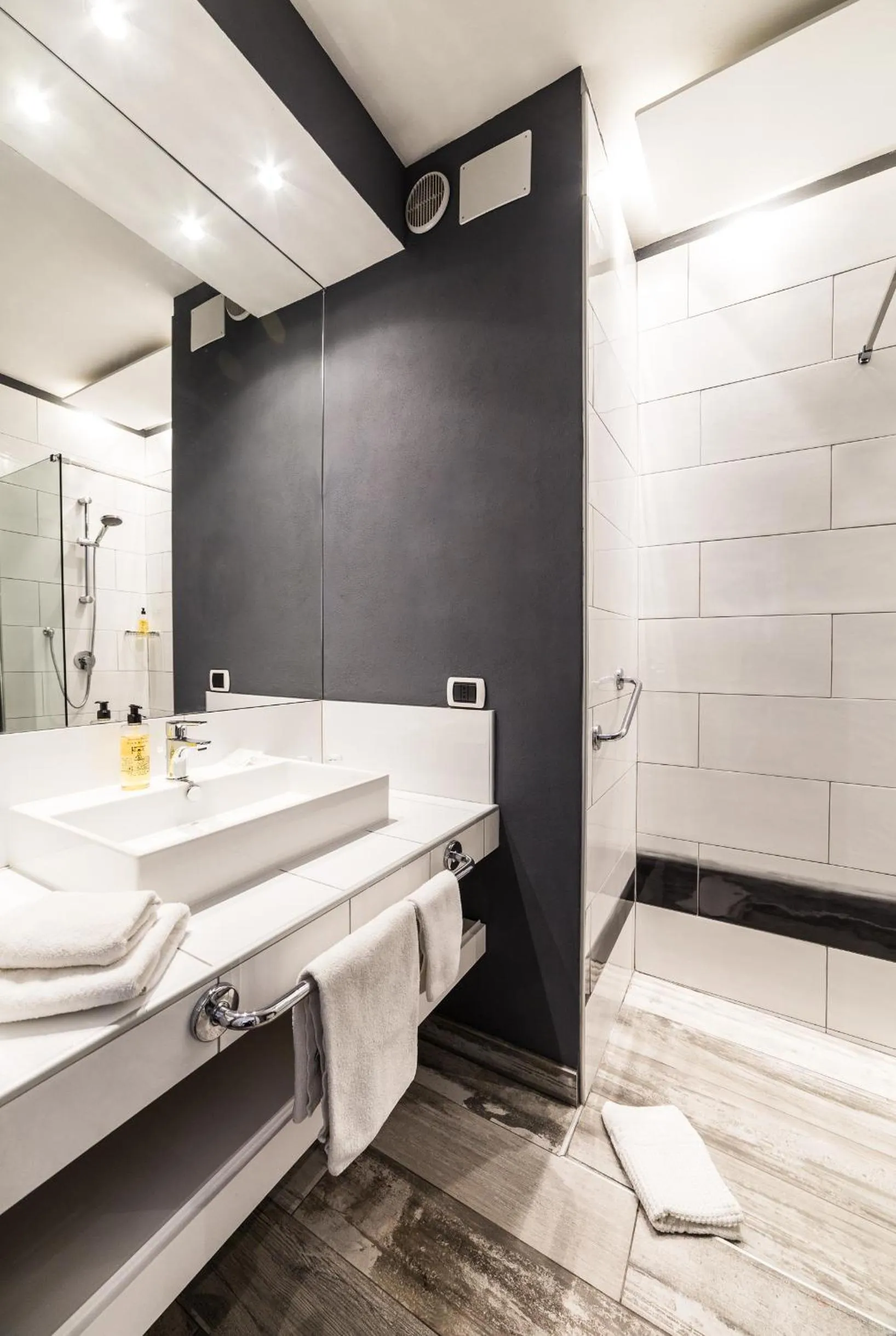 Shower in Hotel Kalura