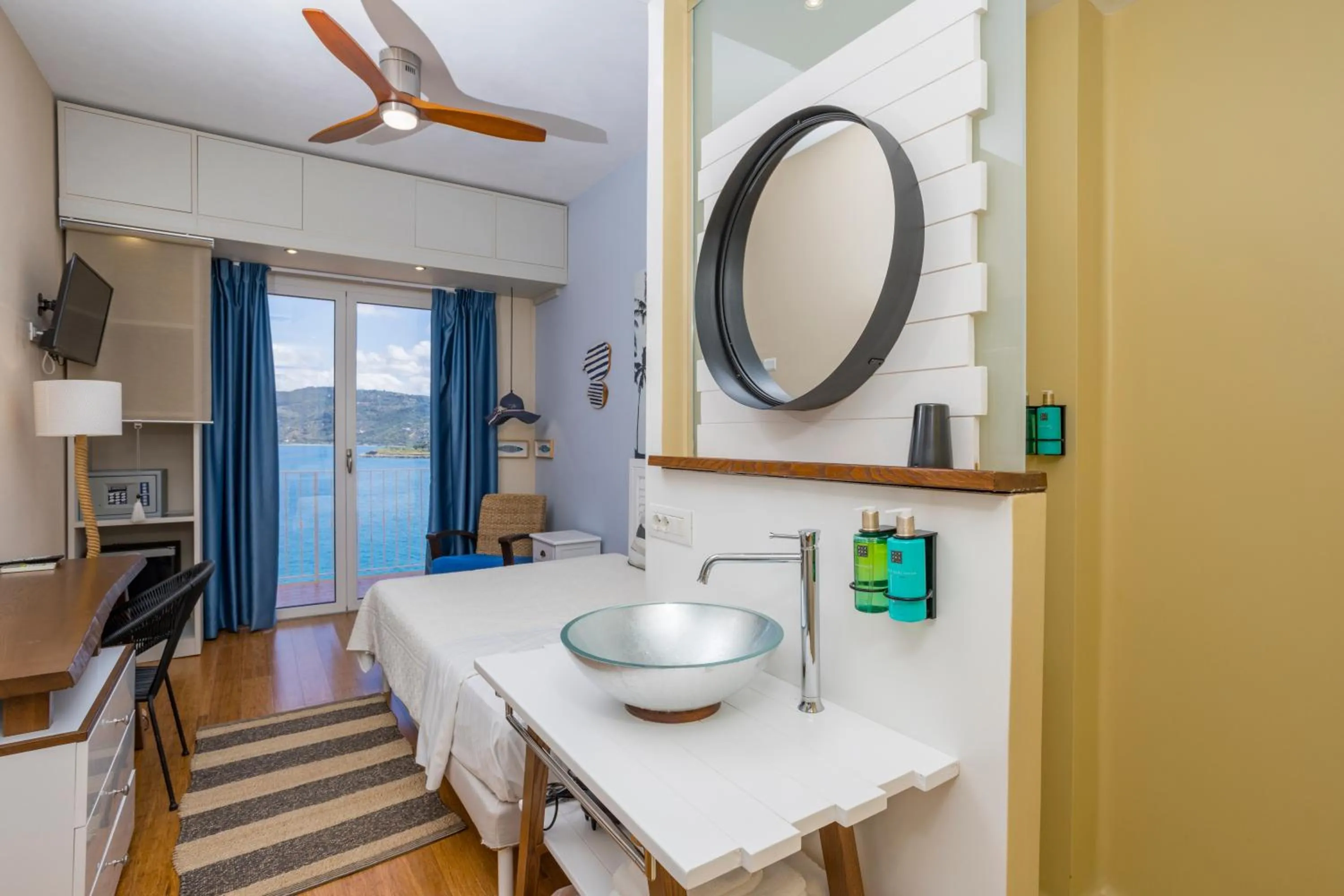 Photo of the whole room in Hotel Kalura