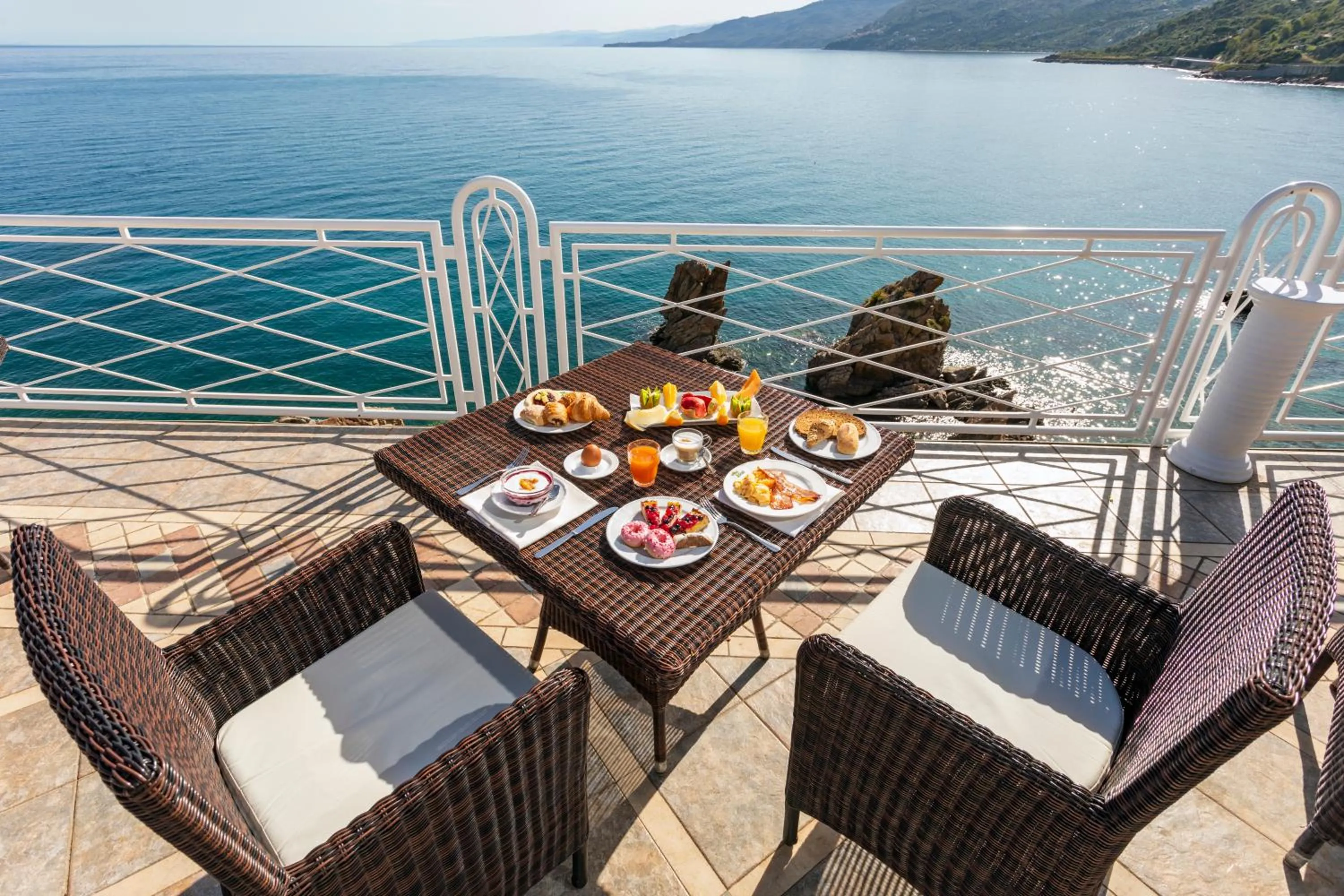 Restaurant/places to eat in Hotel Kalura