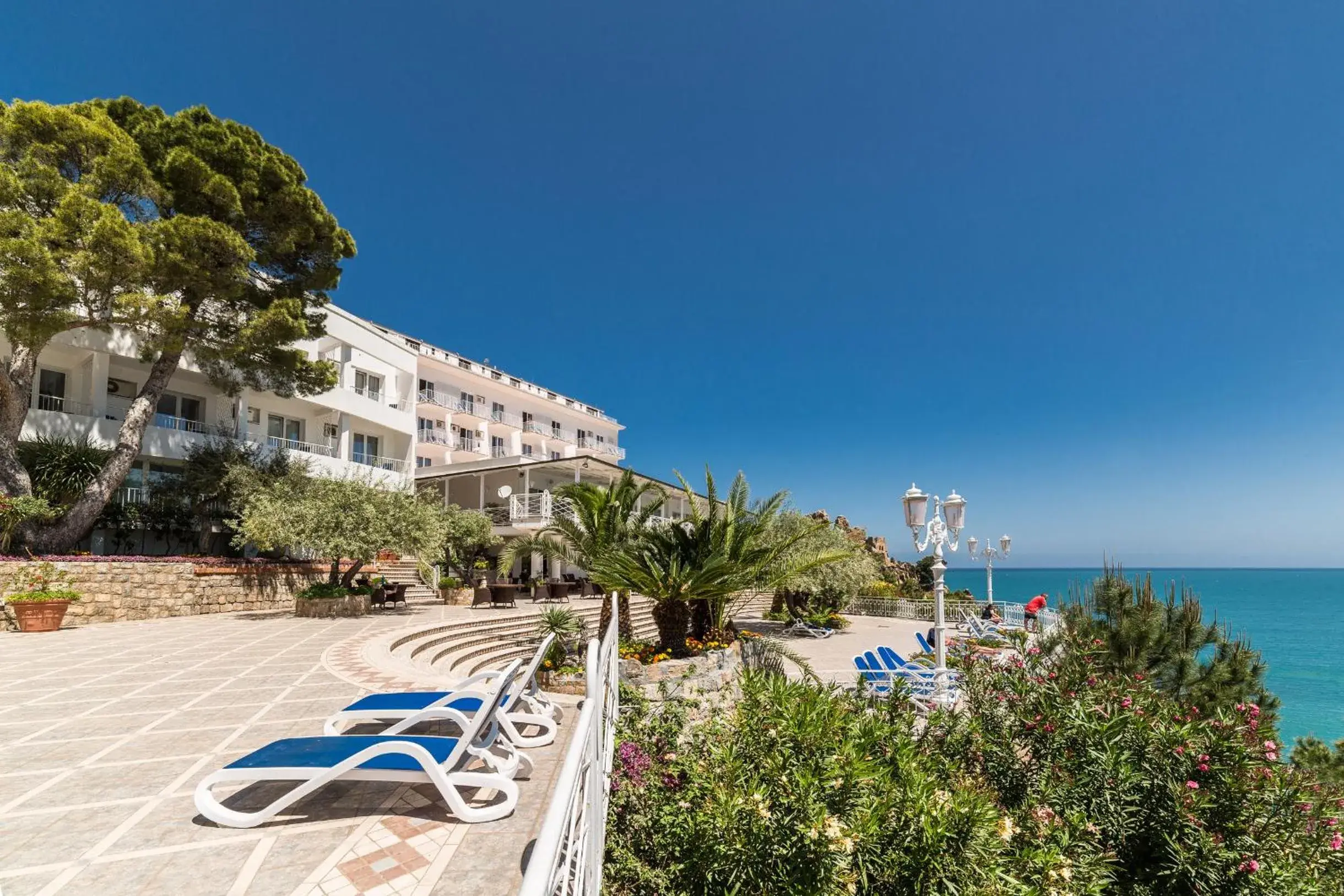 Restaurant/places to eat in Hotel Kalura Restaurant/places to eat in Hotel Kalura