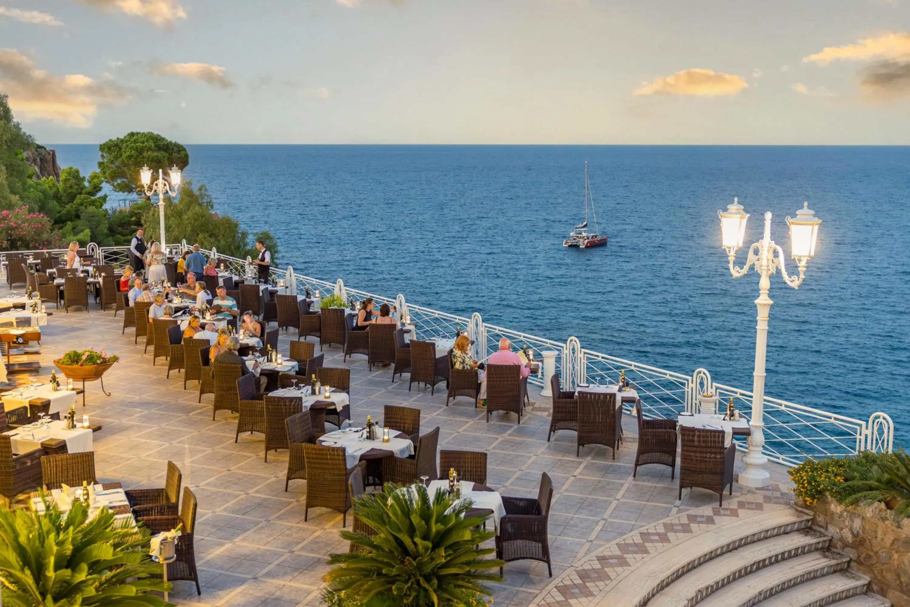 Restaurant/places to eat in Hotel Kalura